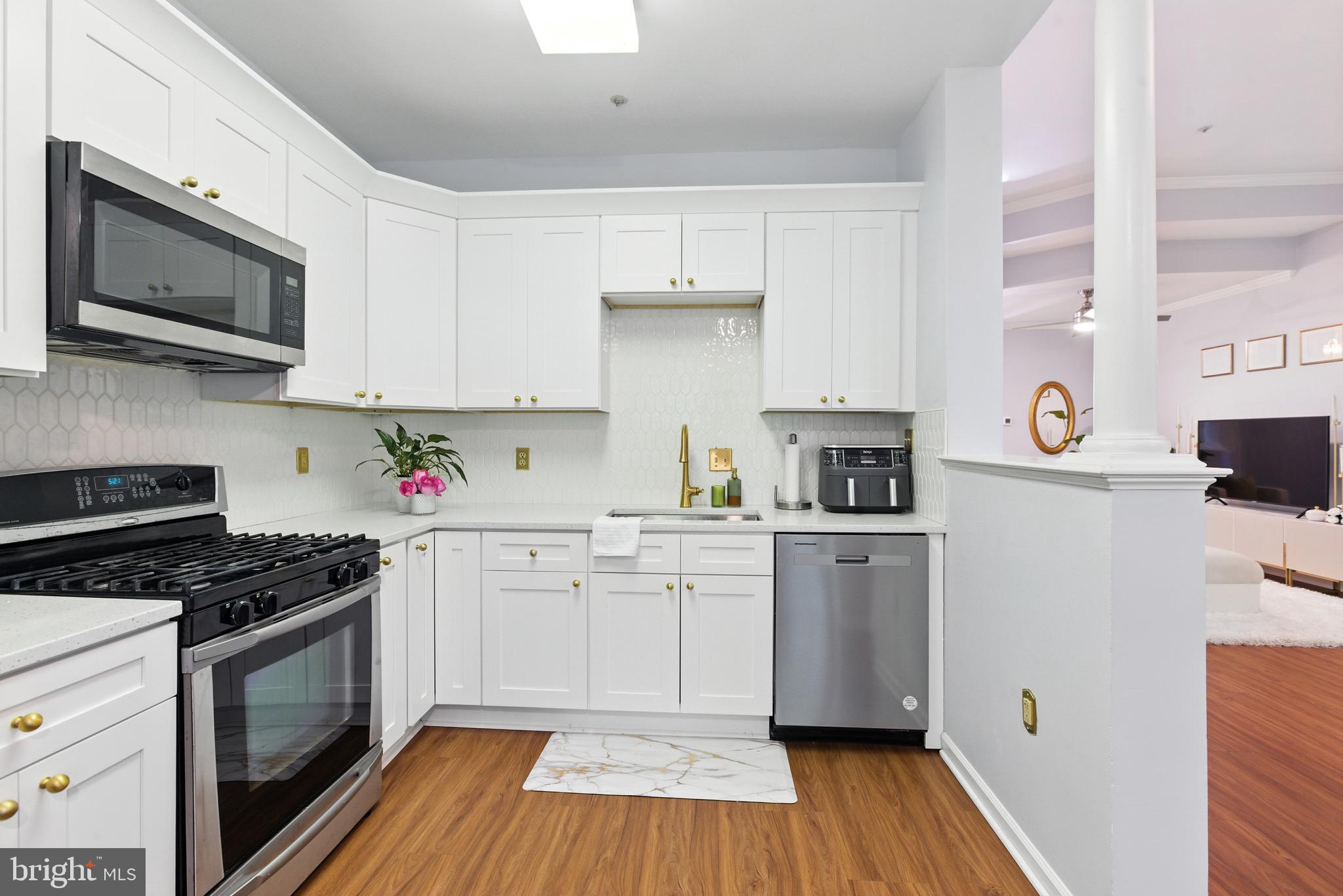 Real estate listing preview #8