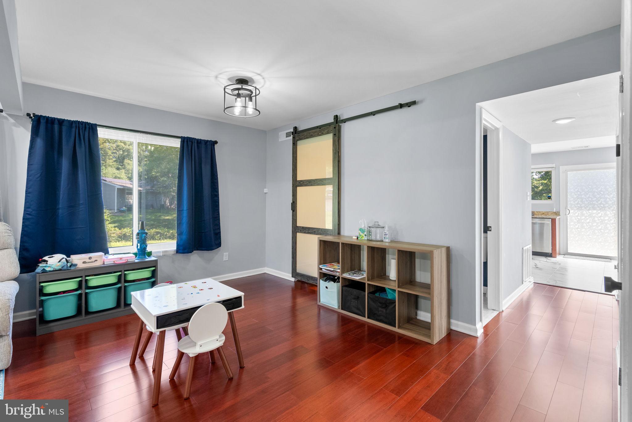 Real estate listing preview #8