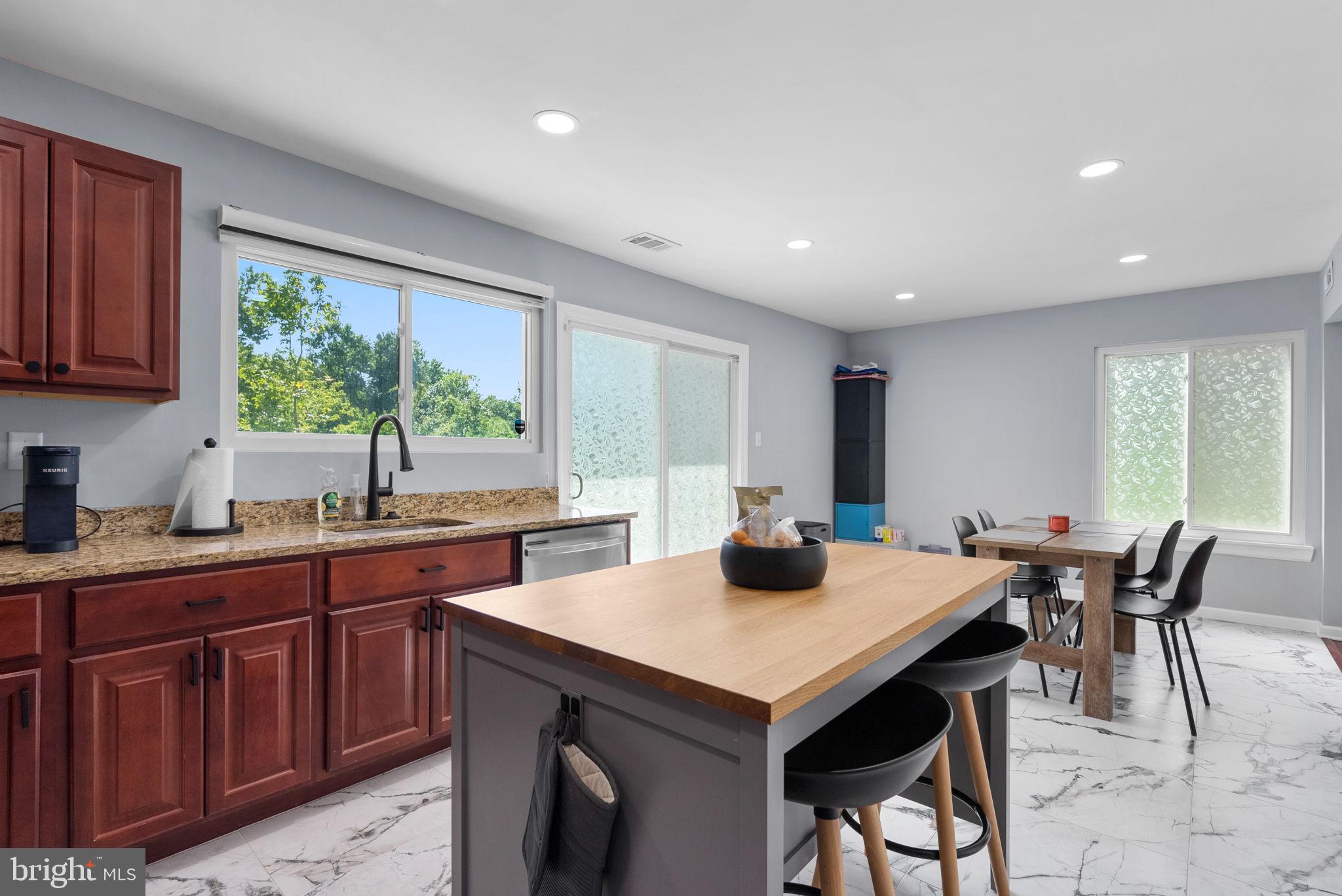 Real estate listing preview #16