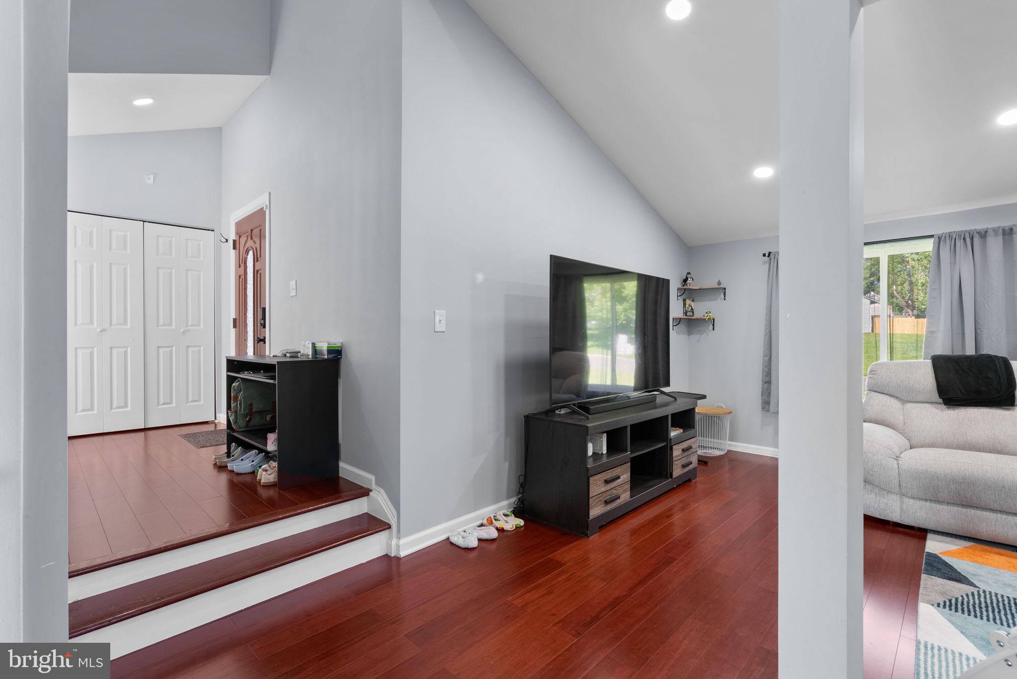 Real estate listing preview #6