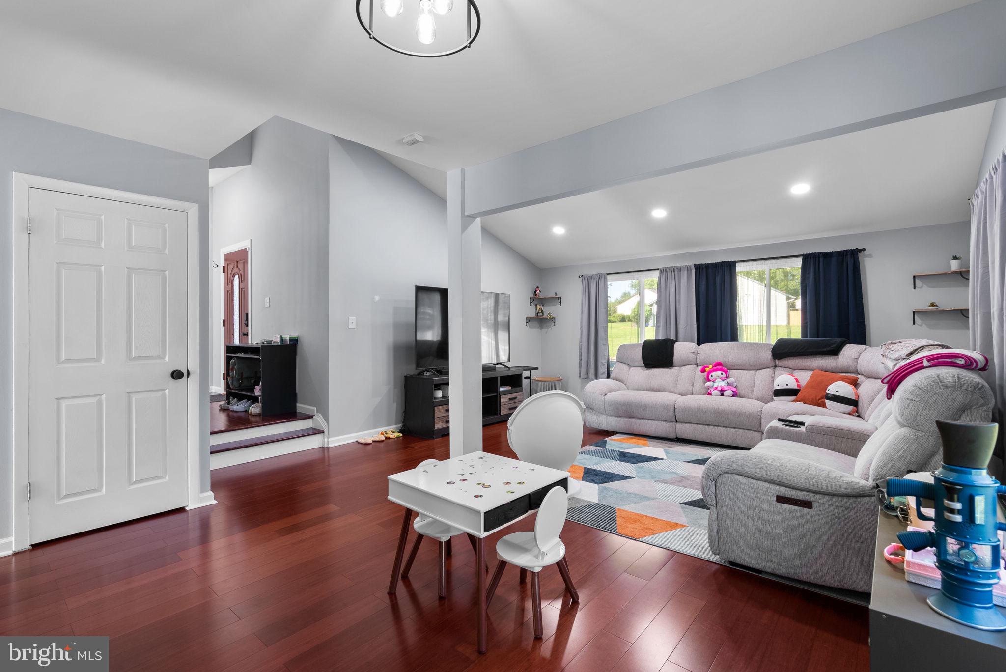 Real estate listing preview #11