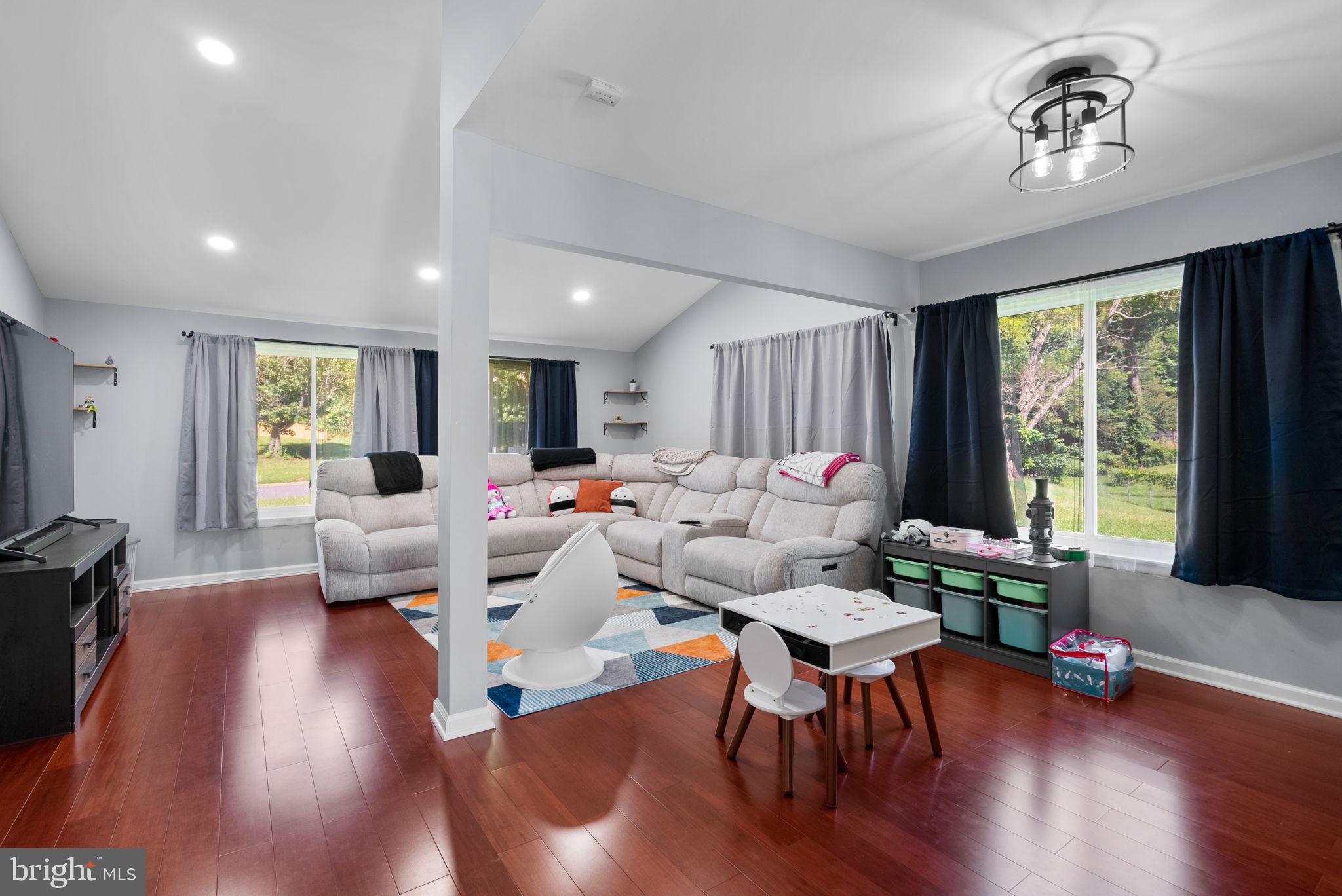 Real estate listing preview #10