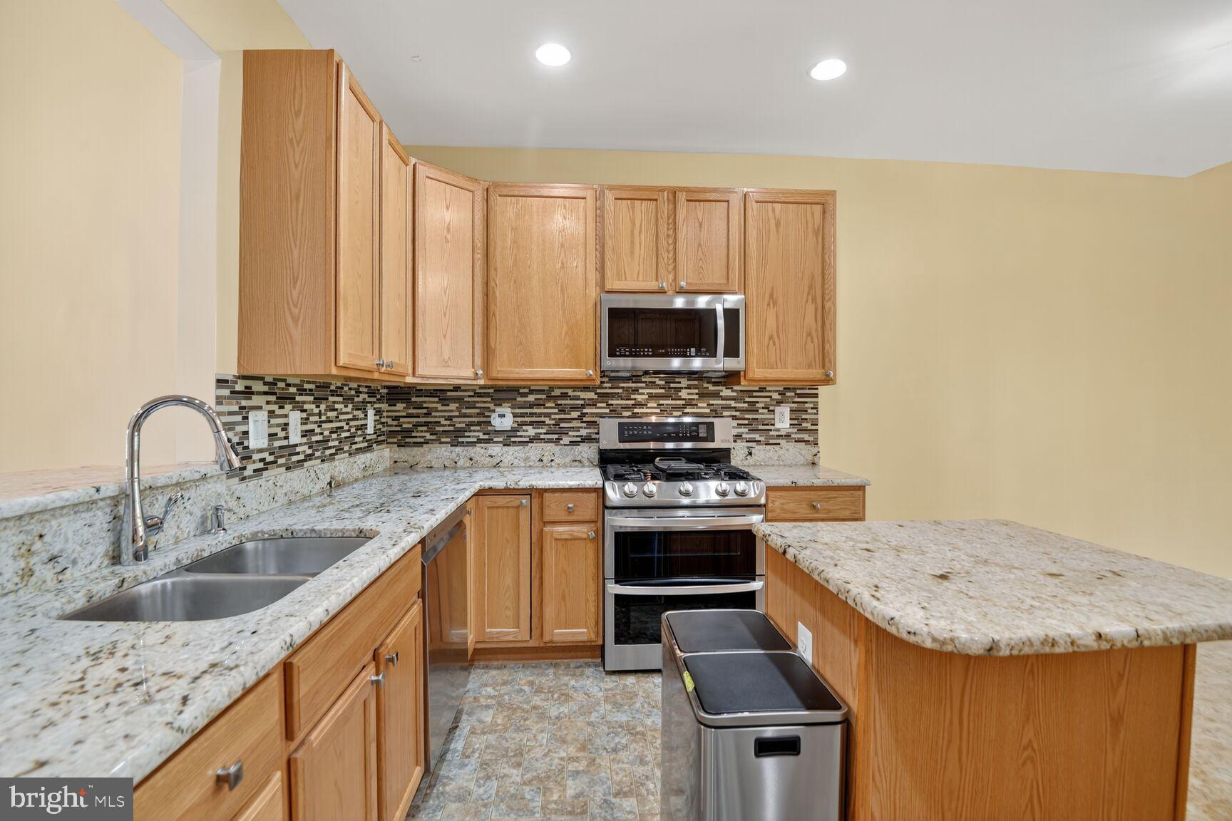 Real estate listing preview #13