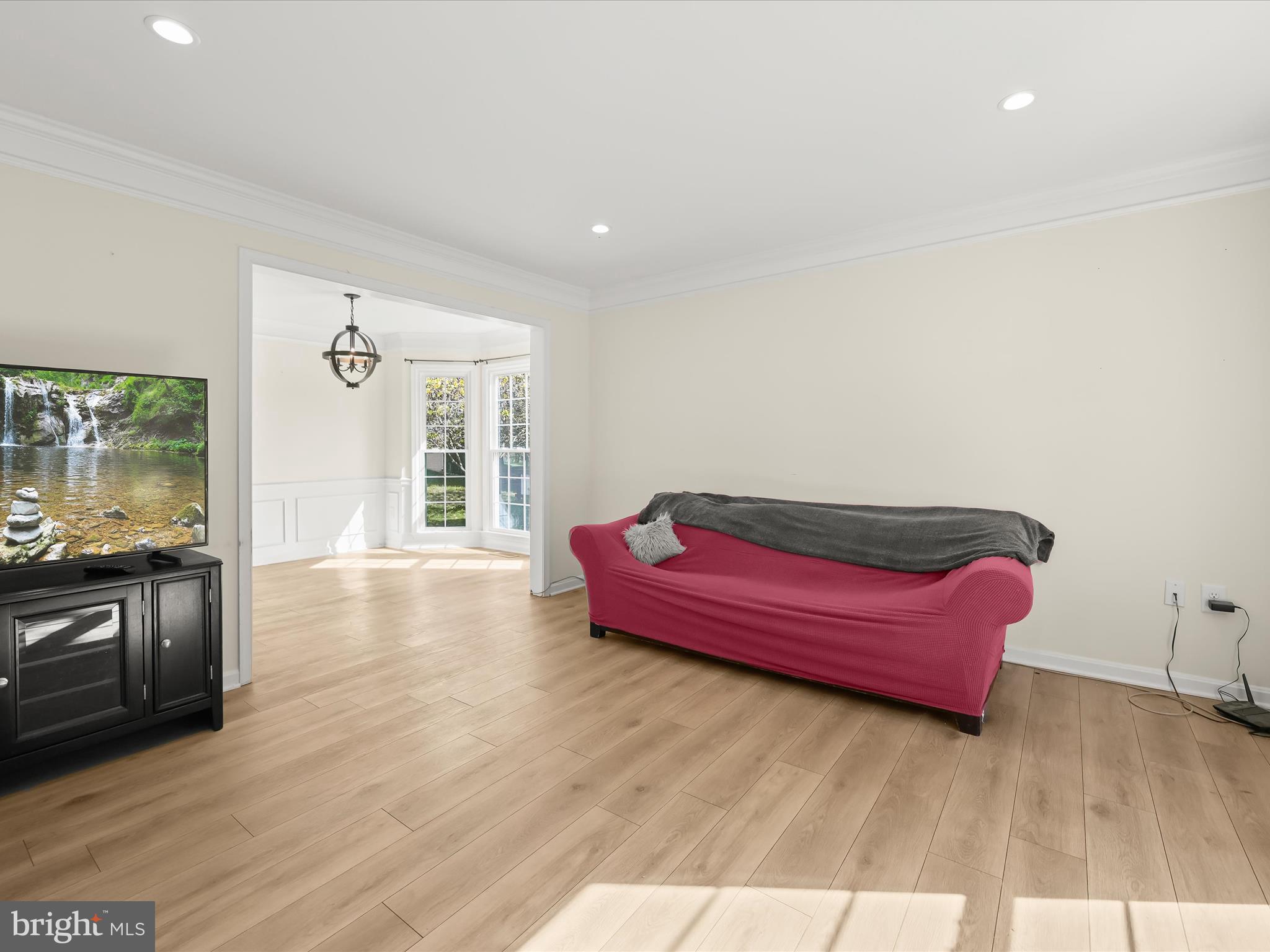 Real estate listing preview #12