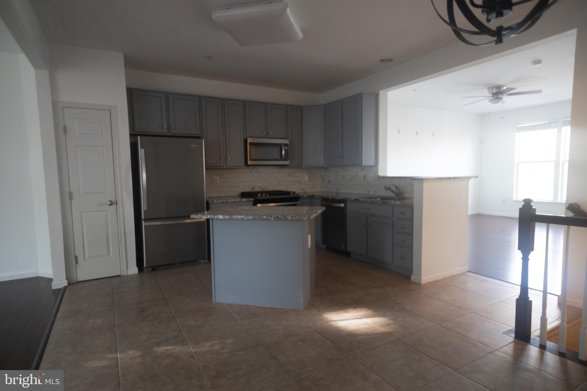 Real estate listing preview #14