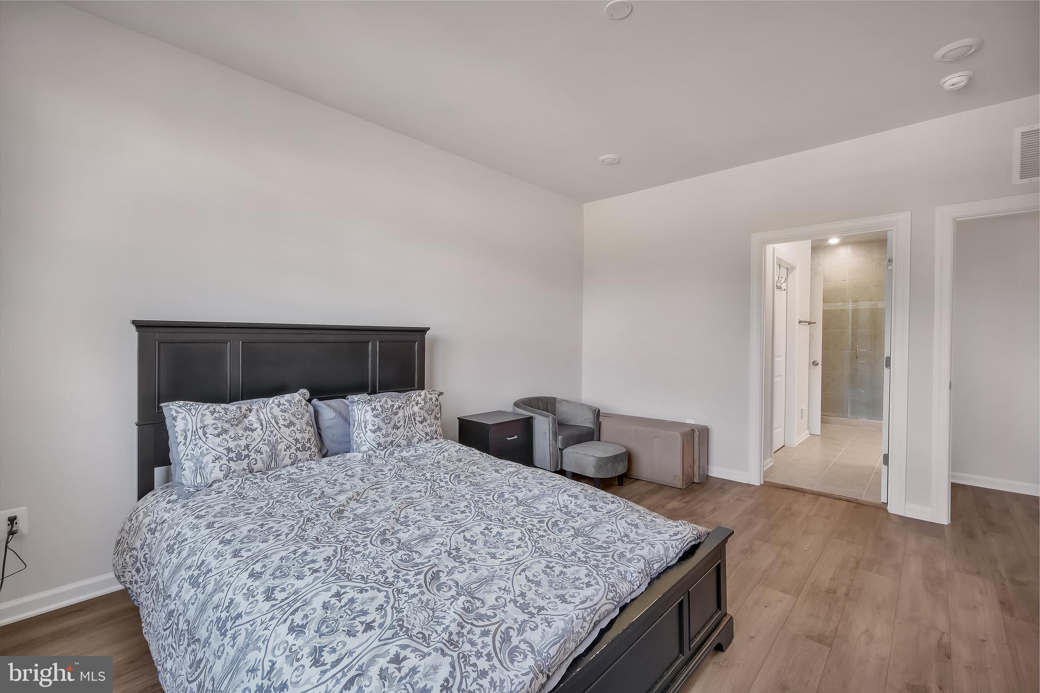 Real estate listing preview #16