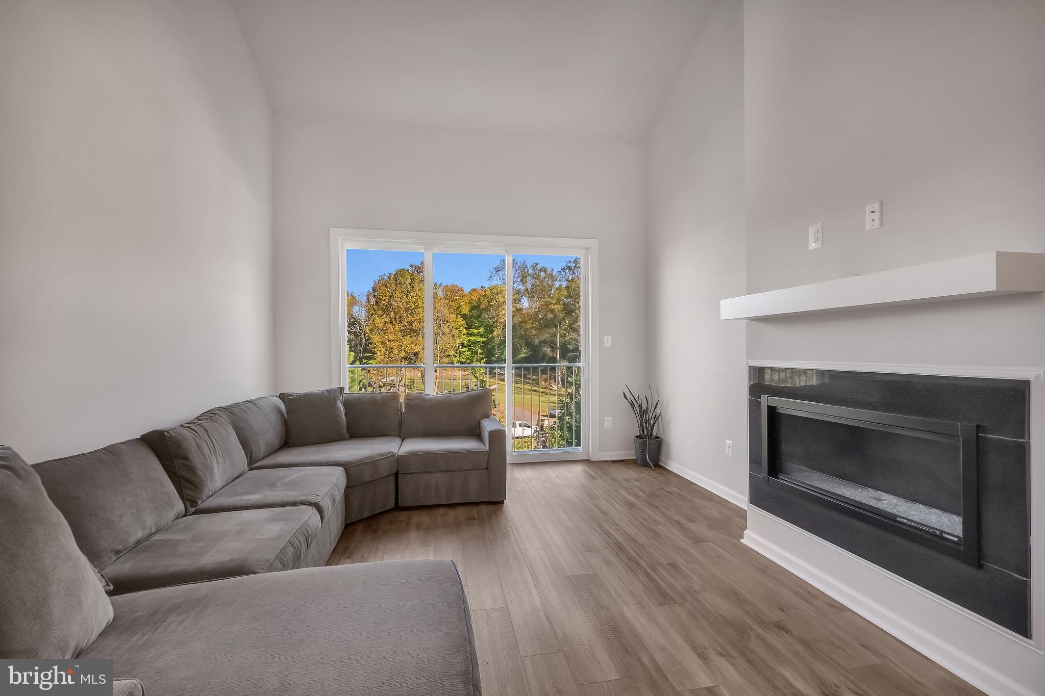 Real estate listing preview #9