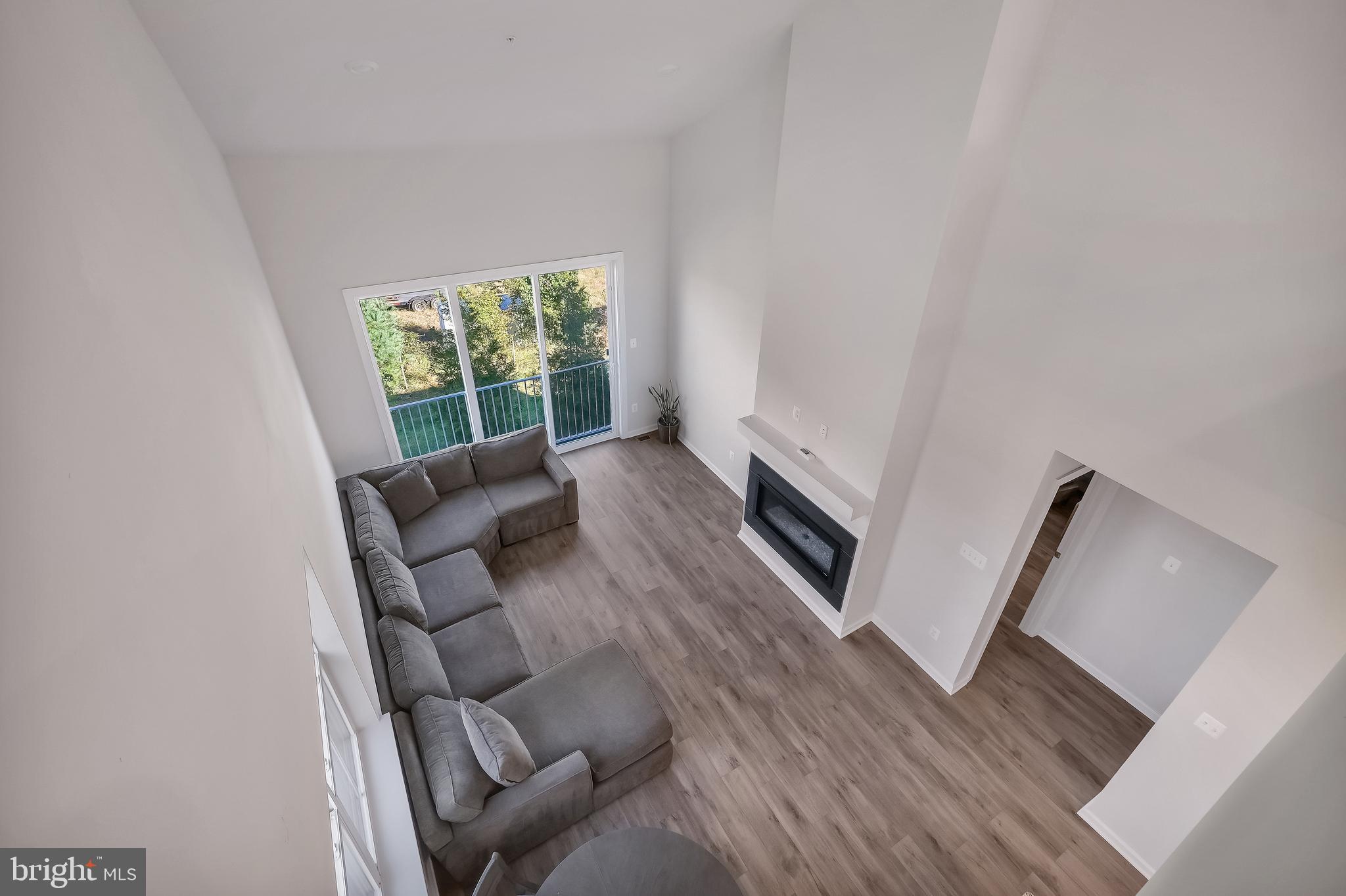 Real estate listing preview #11