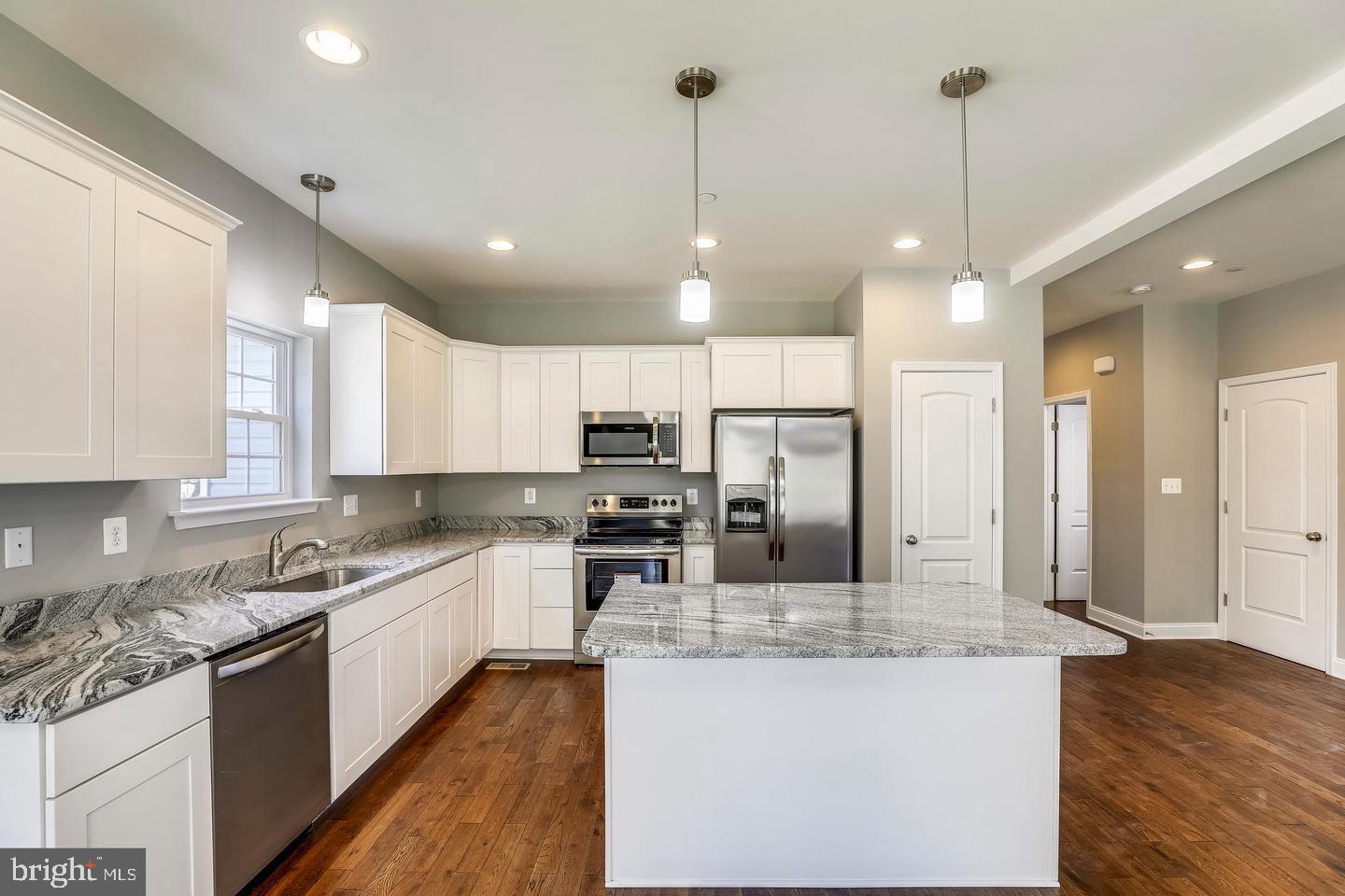 Real estate listing preview #4