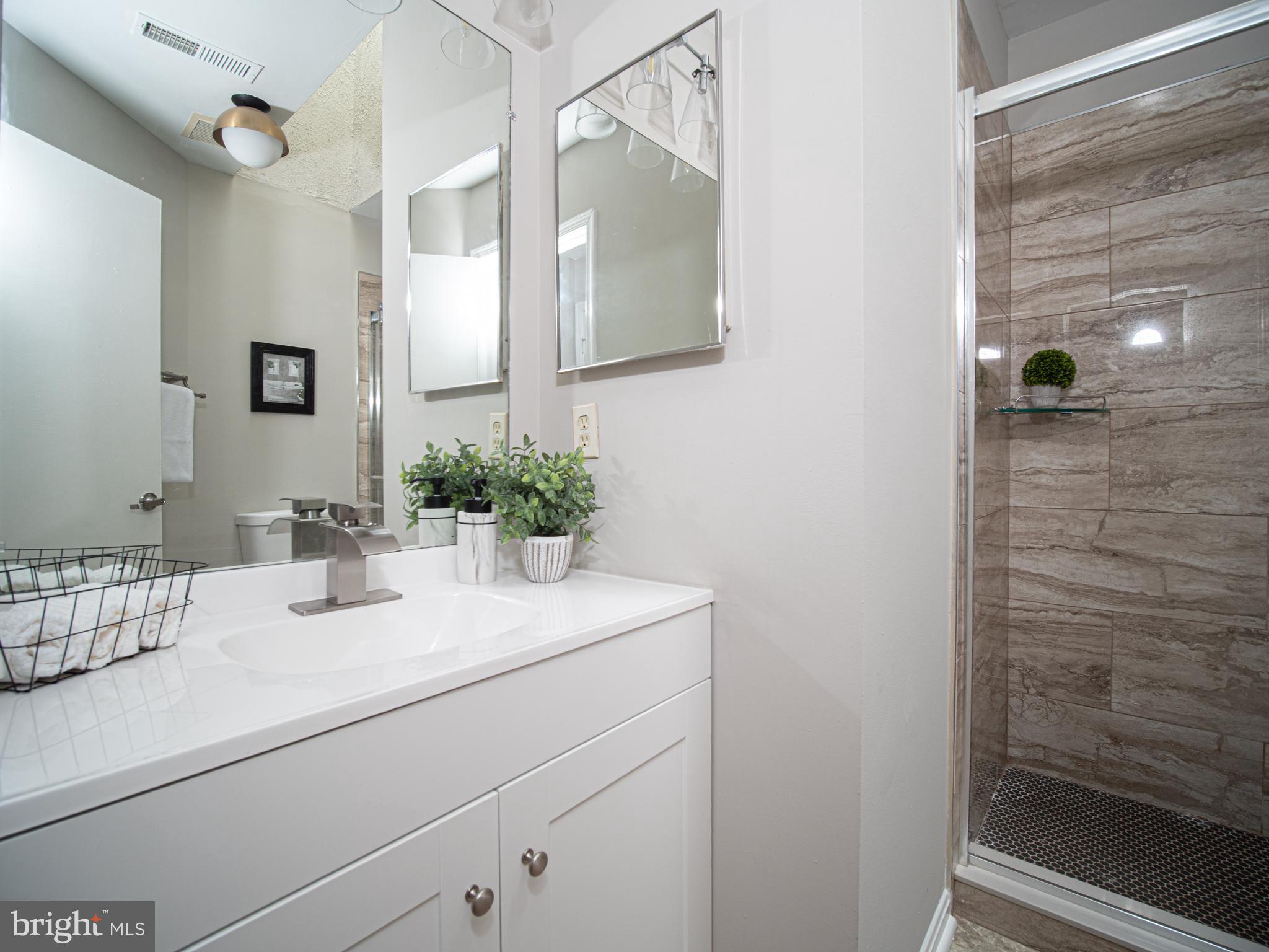 Real estate listing preview #12