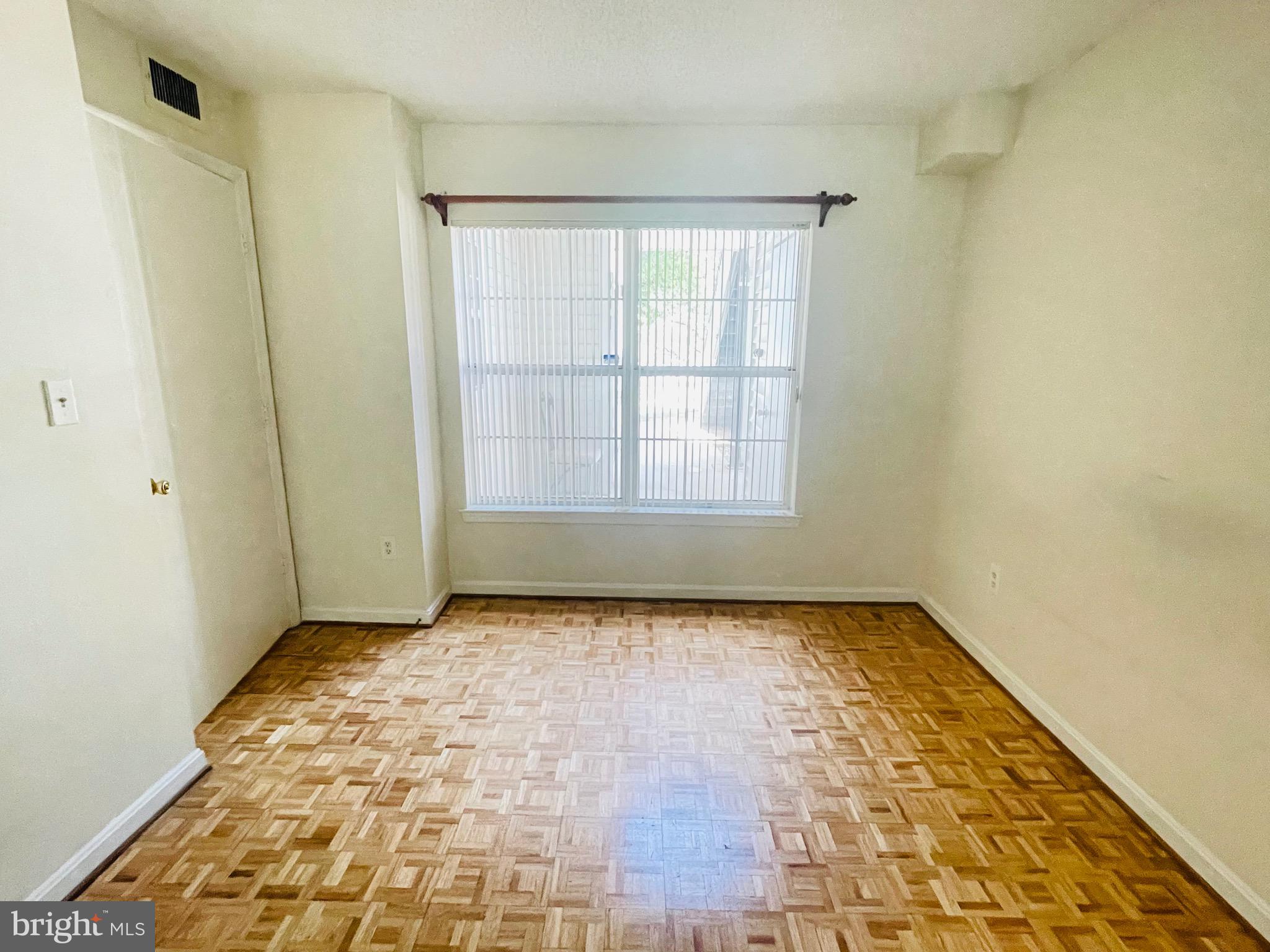 Real estate listing preview #9