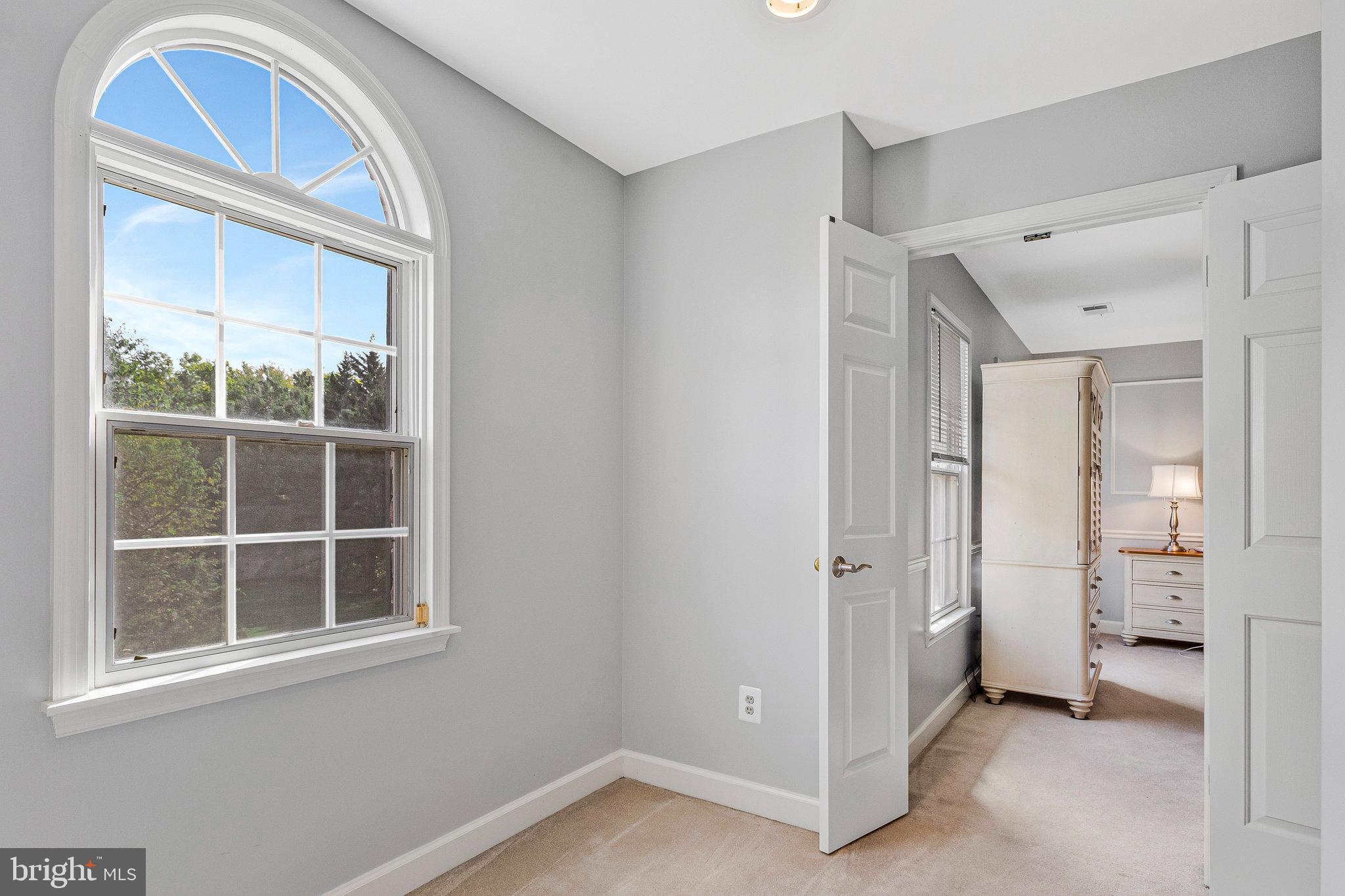 Real estate listing preview #14