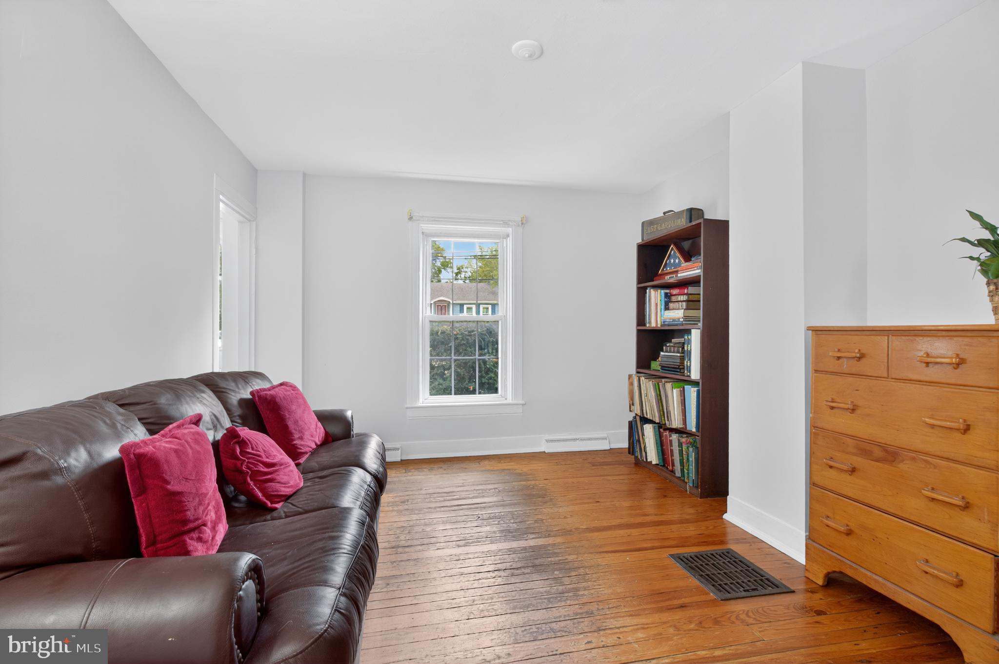 Real estate listing preview #2