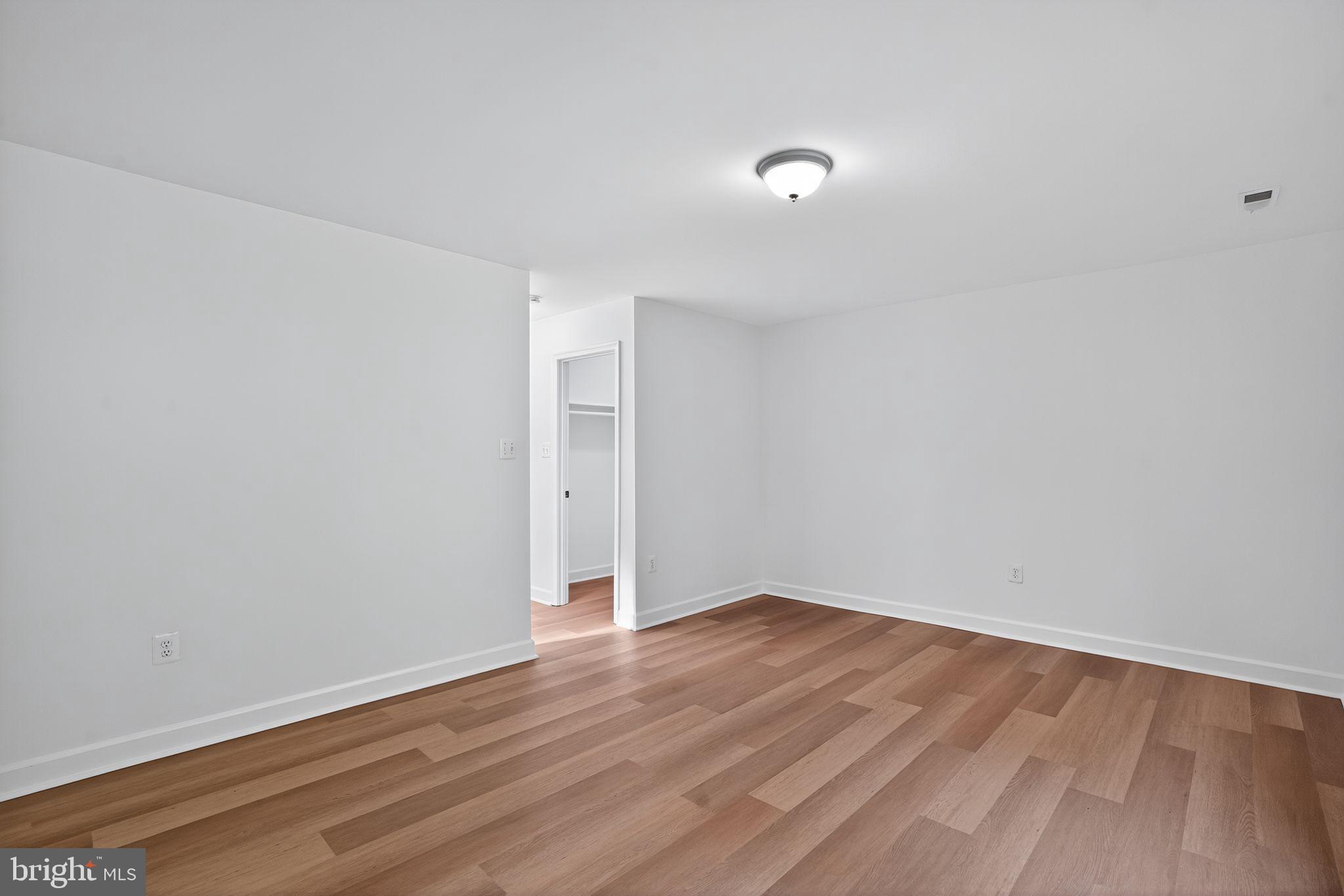 Real estate listing preview #14