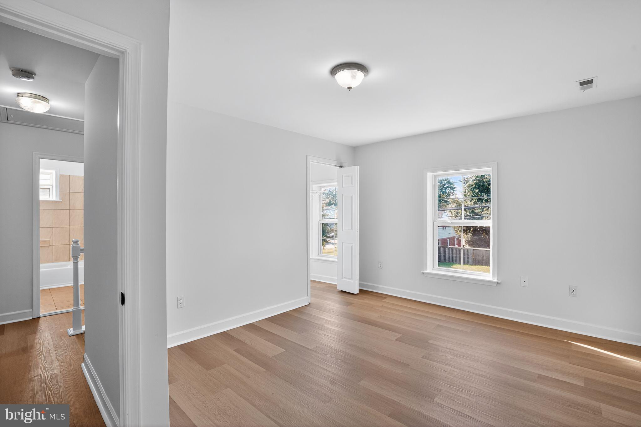 Real estate listing preview #12