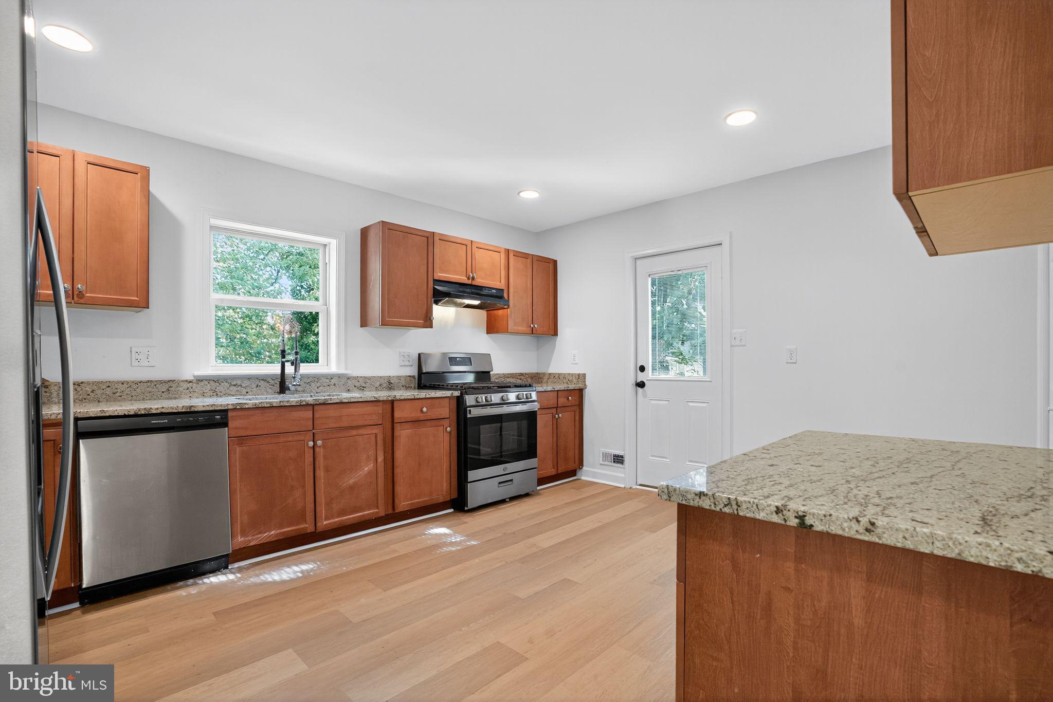 Real estate listing preview #18