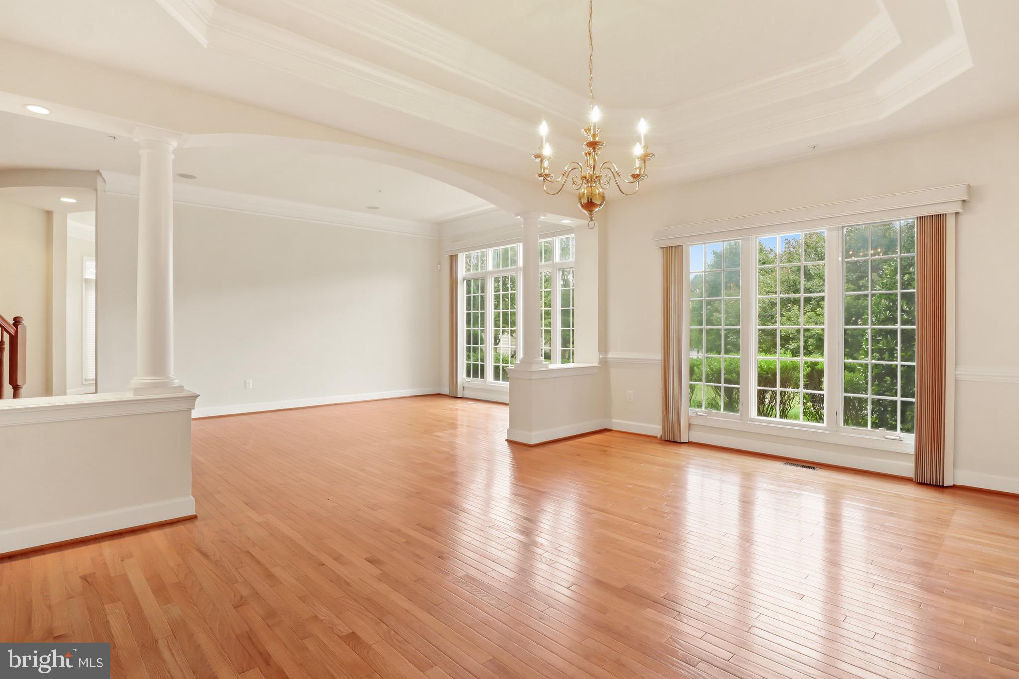 Real estate listing preview #12