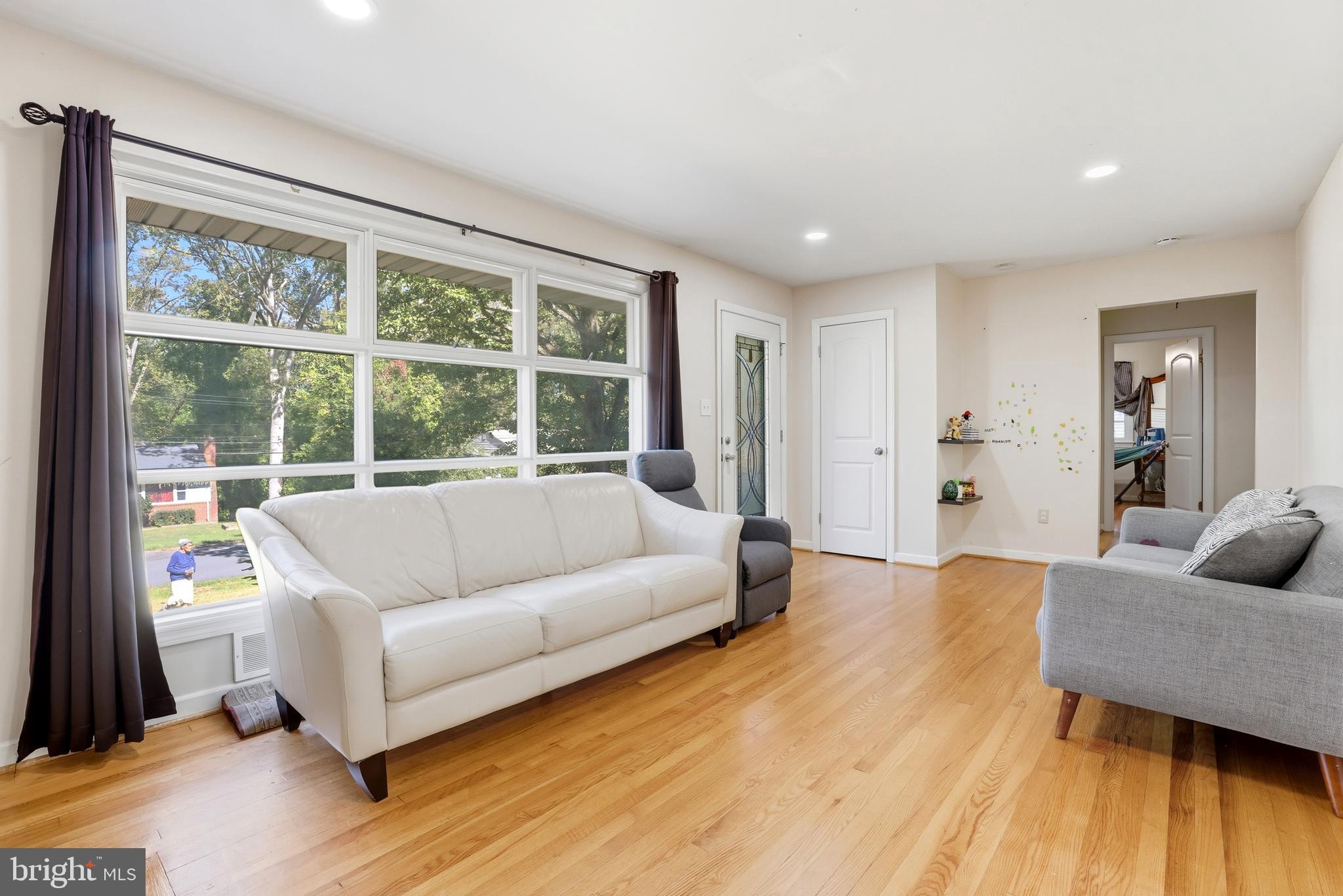 Real estate listing preview #6