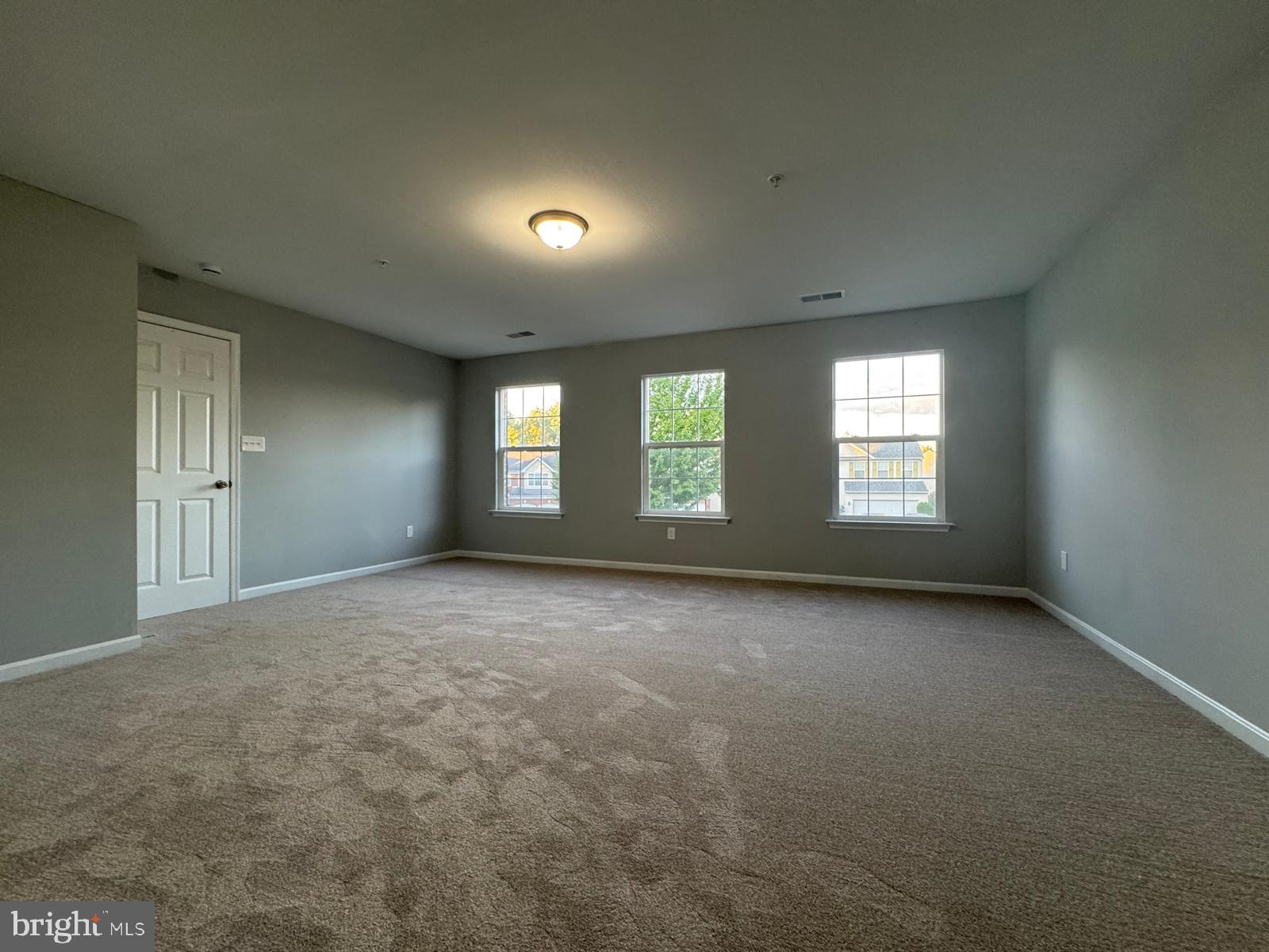 Real estate listing preview #8