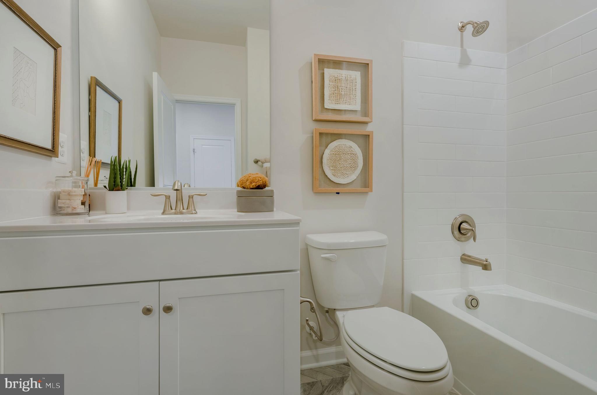 Real estate listing preview #14