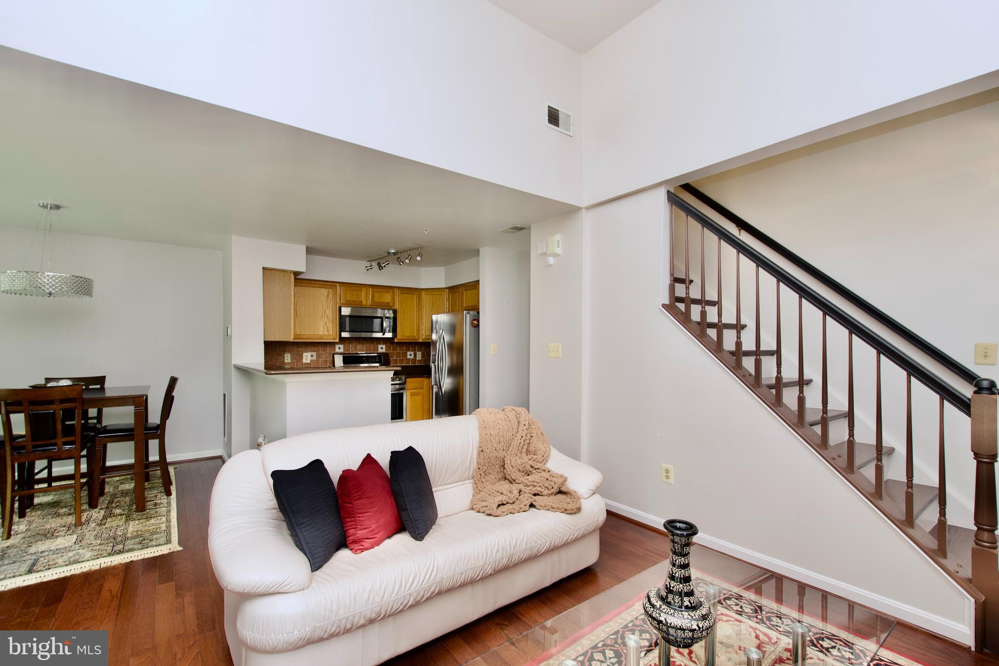 Real estate listing preview #8