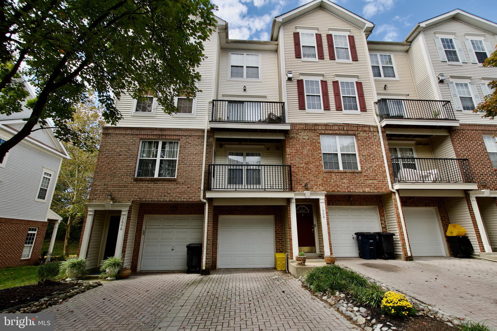 Real estate listing preview #2