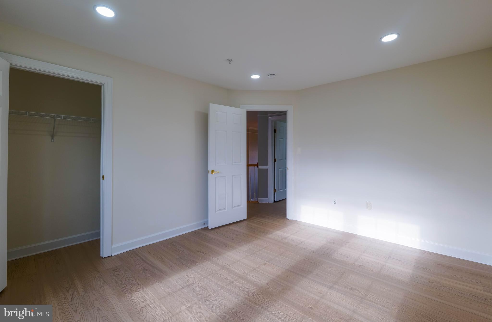 Real estate listing preview #16