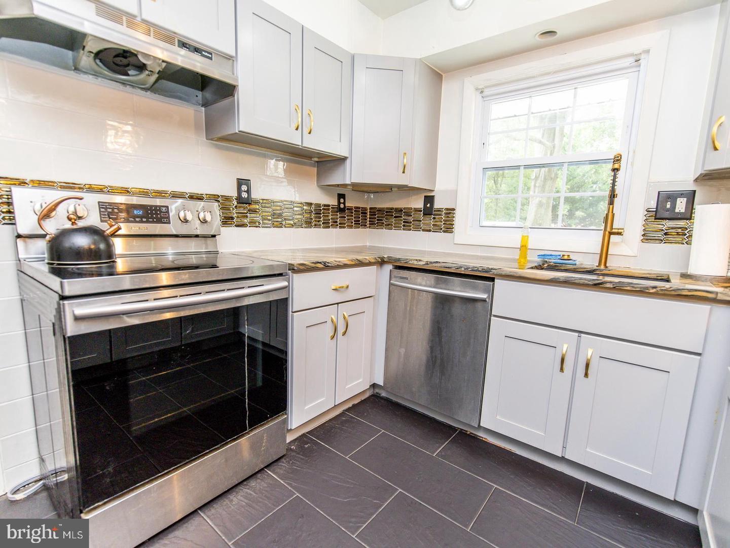 Real estate listing preview #16