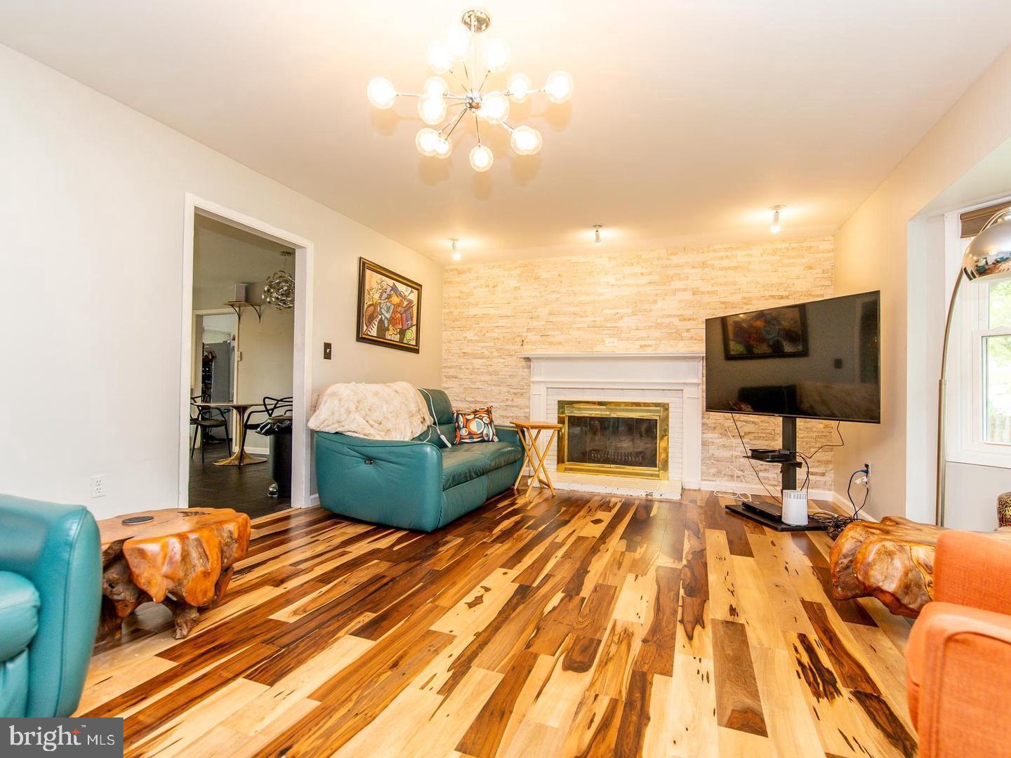 Real estate listing preview #11