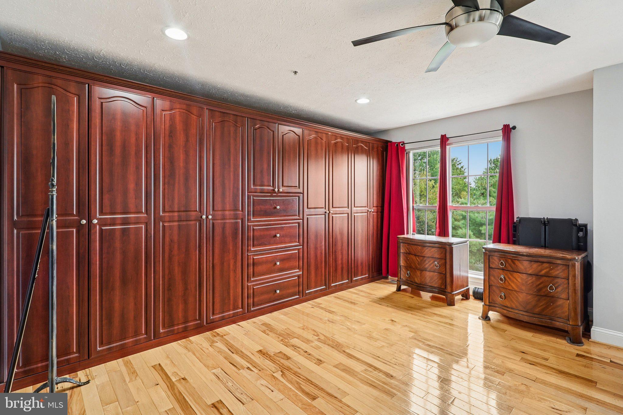 Real estate listing preview #24