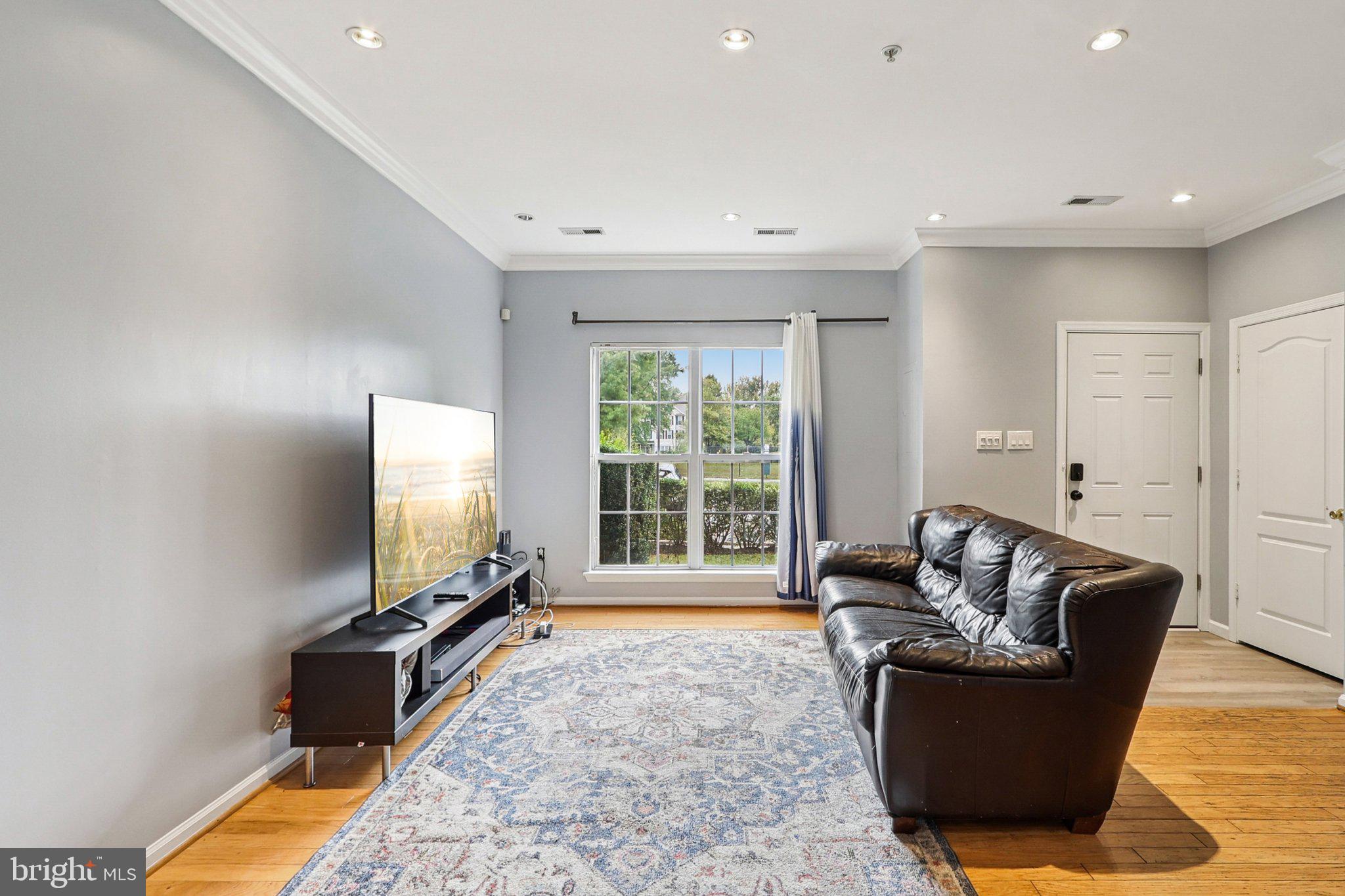 Real estate listing preview #8