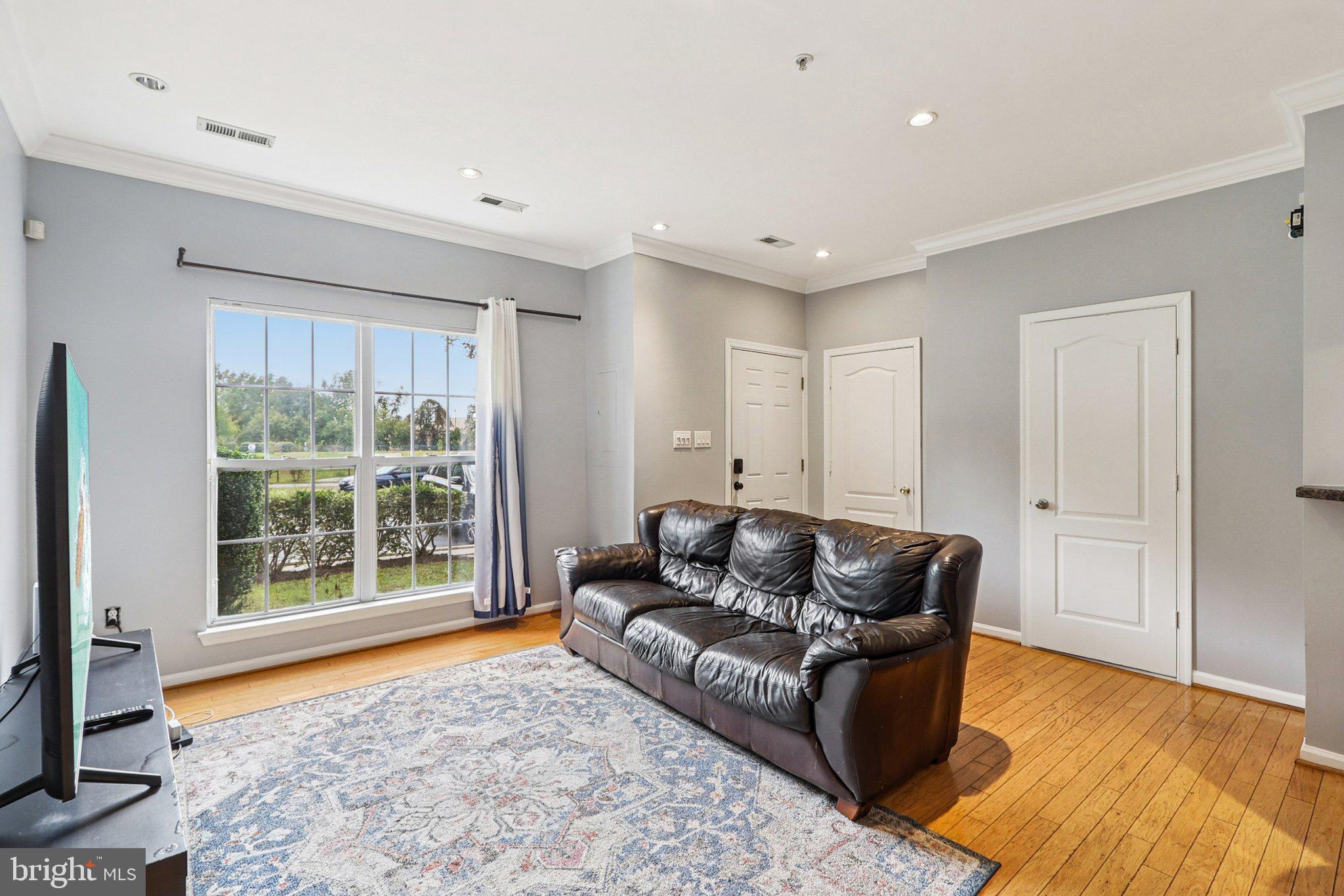 Real estate listing preview #9