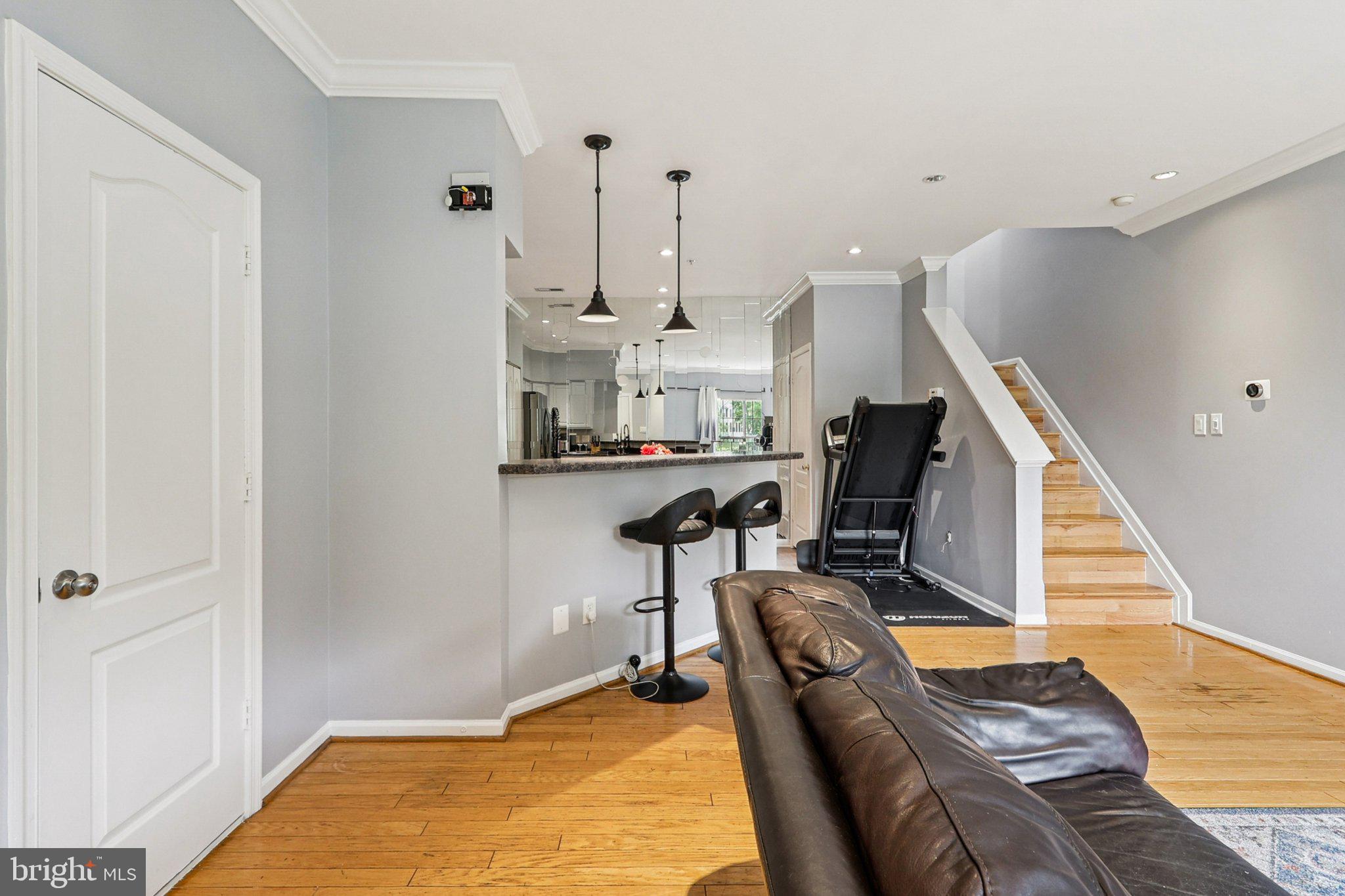 Real estate listing preview #6