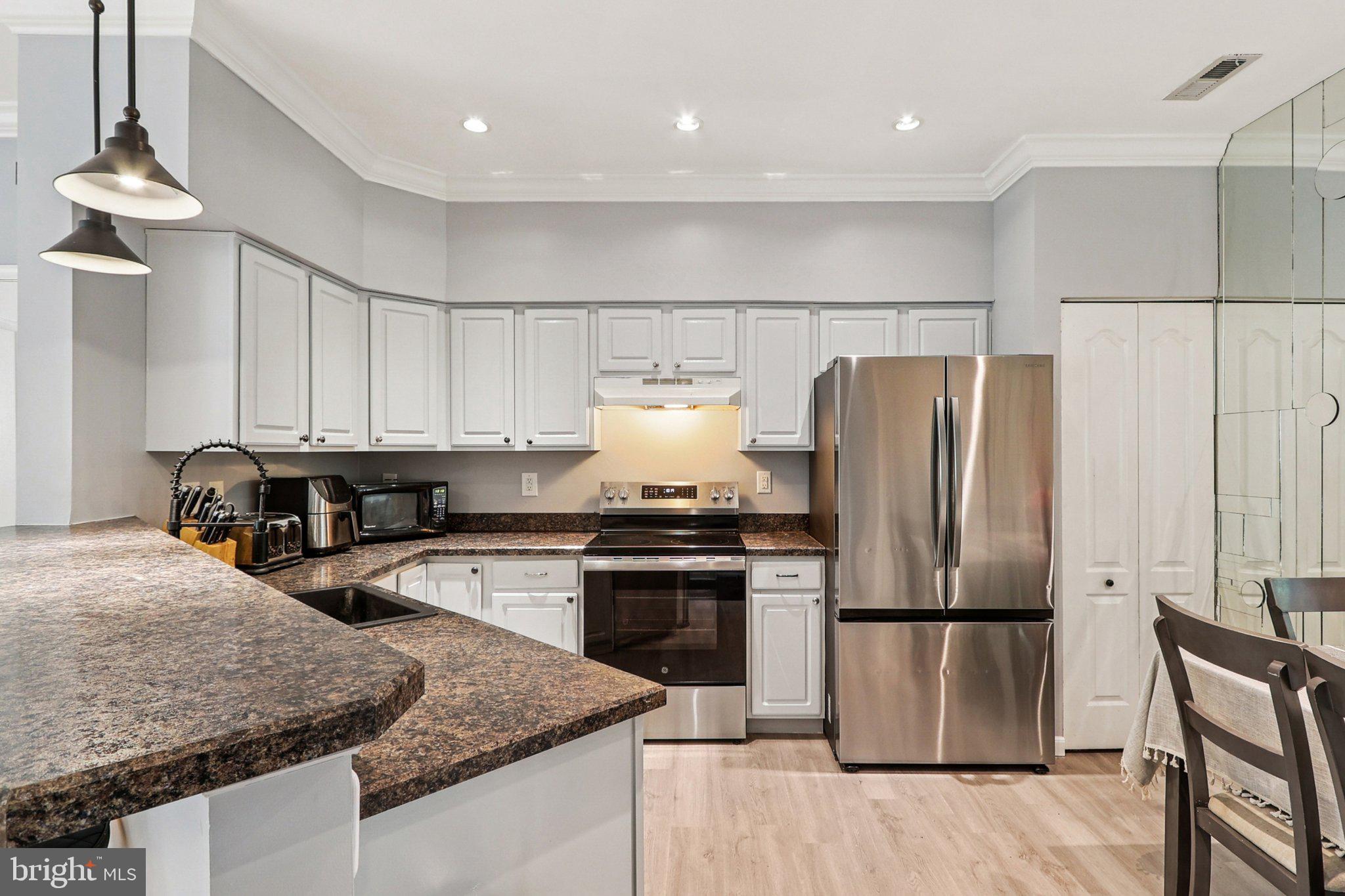 Real estate listing preview #14