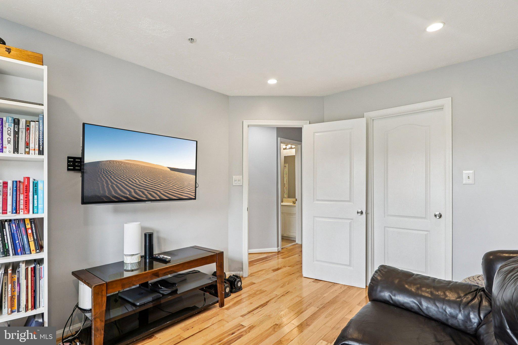 Real estate listing preview #22