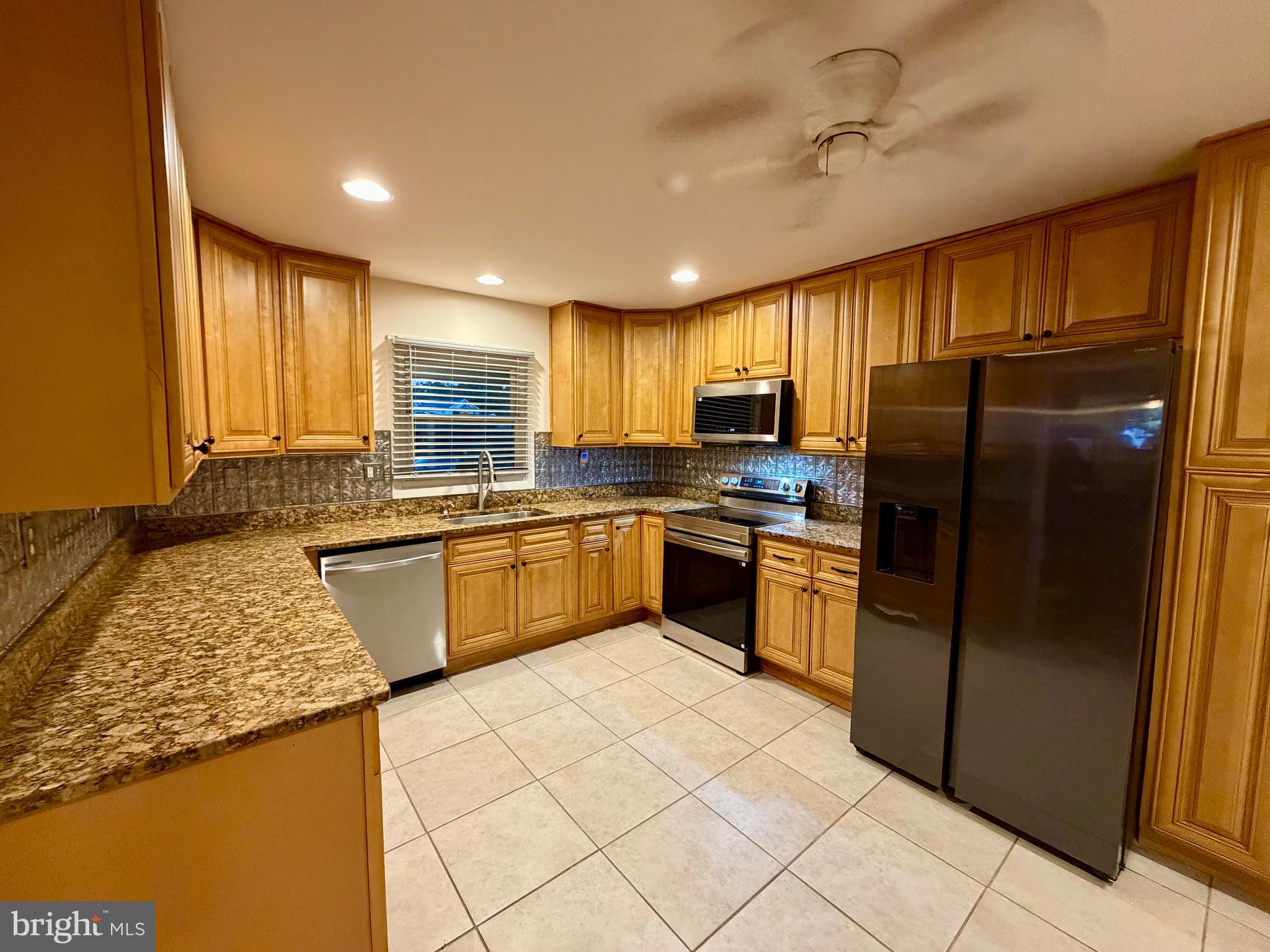 Real estate listing preview #16