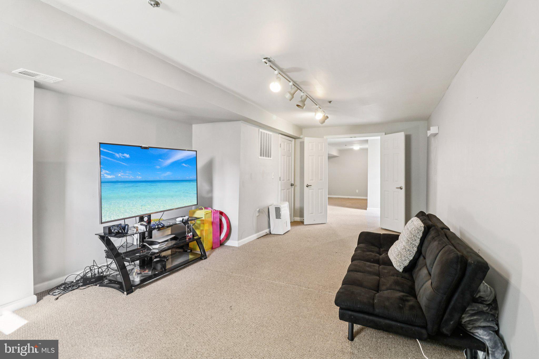 Real estate listing preview #24