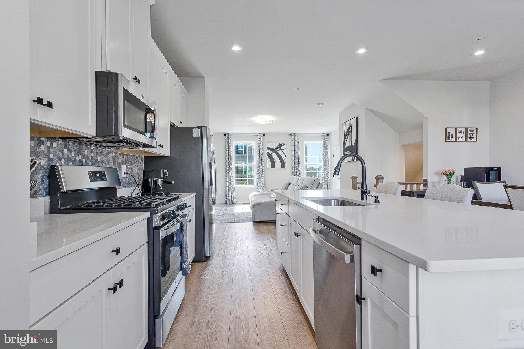 Real estate listing preview #6