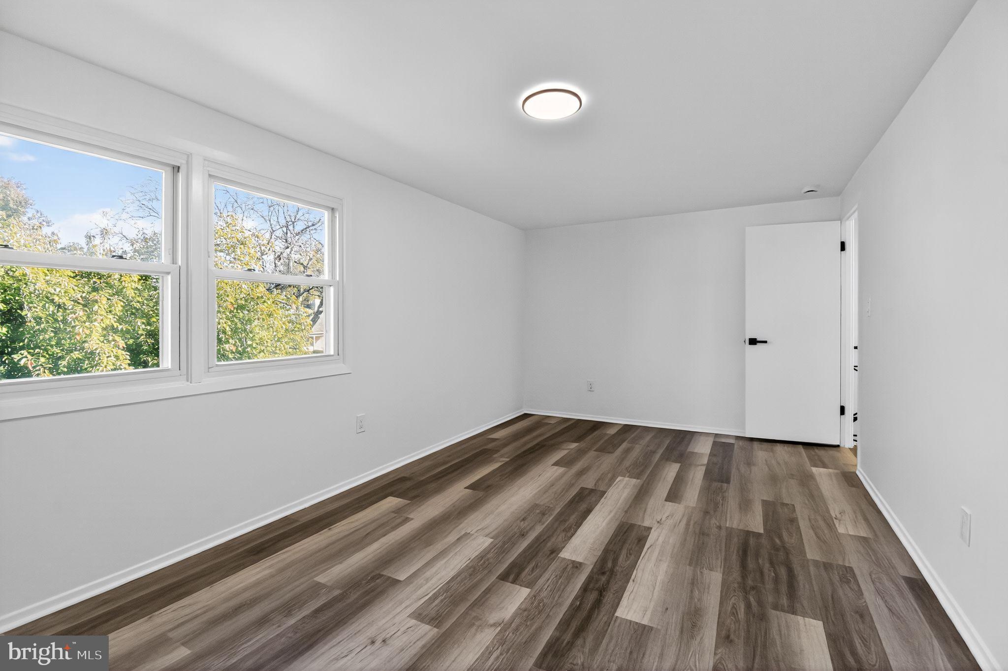 Real estate listing preview #14