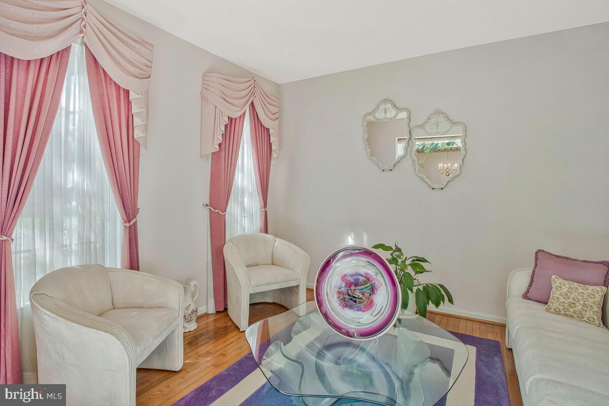 Real estate listing preview #6