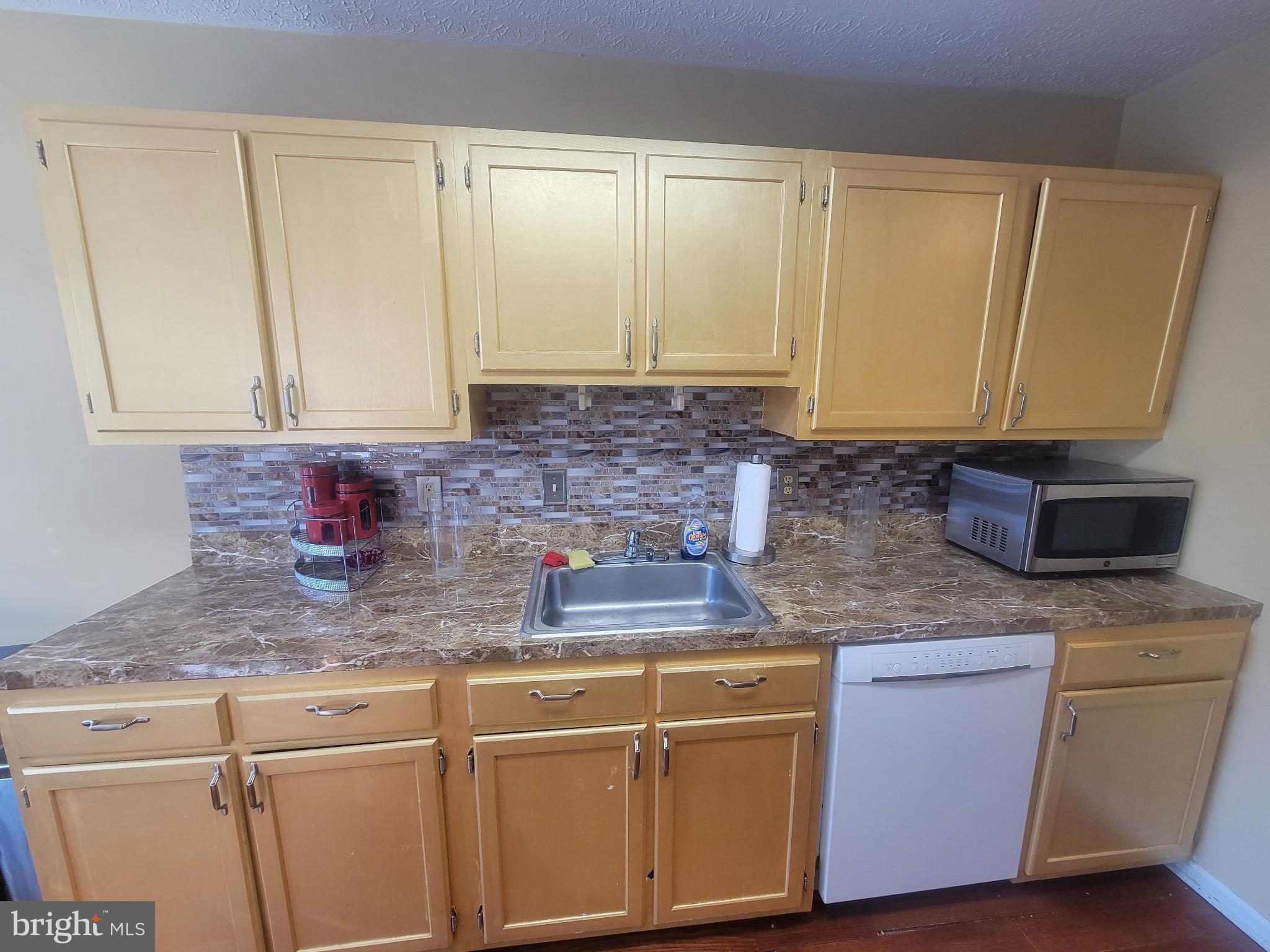 Real estate listing preview #16