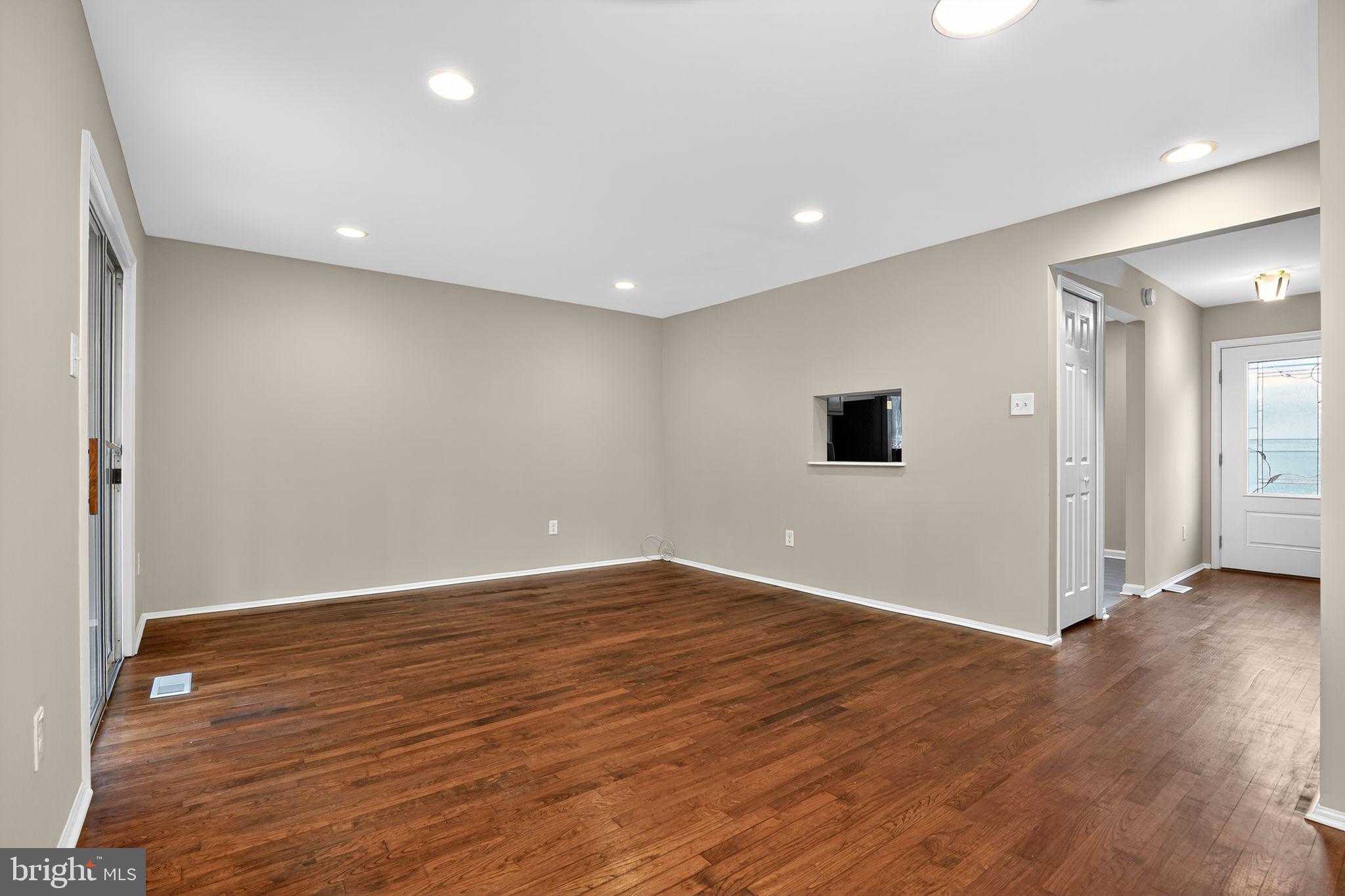 Real estate listing preview #8