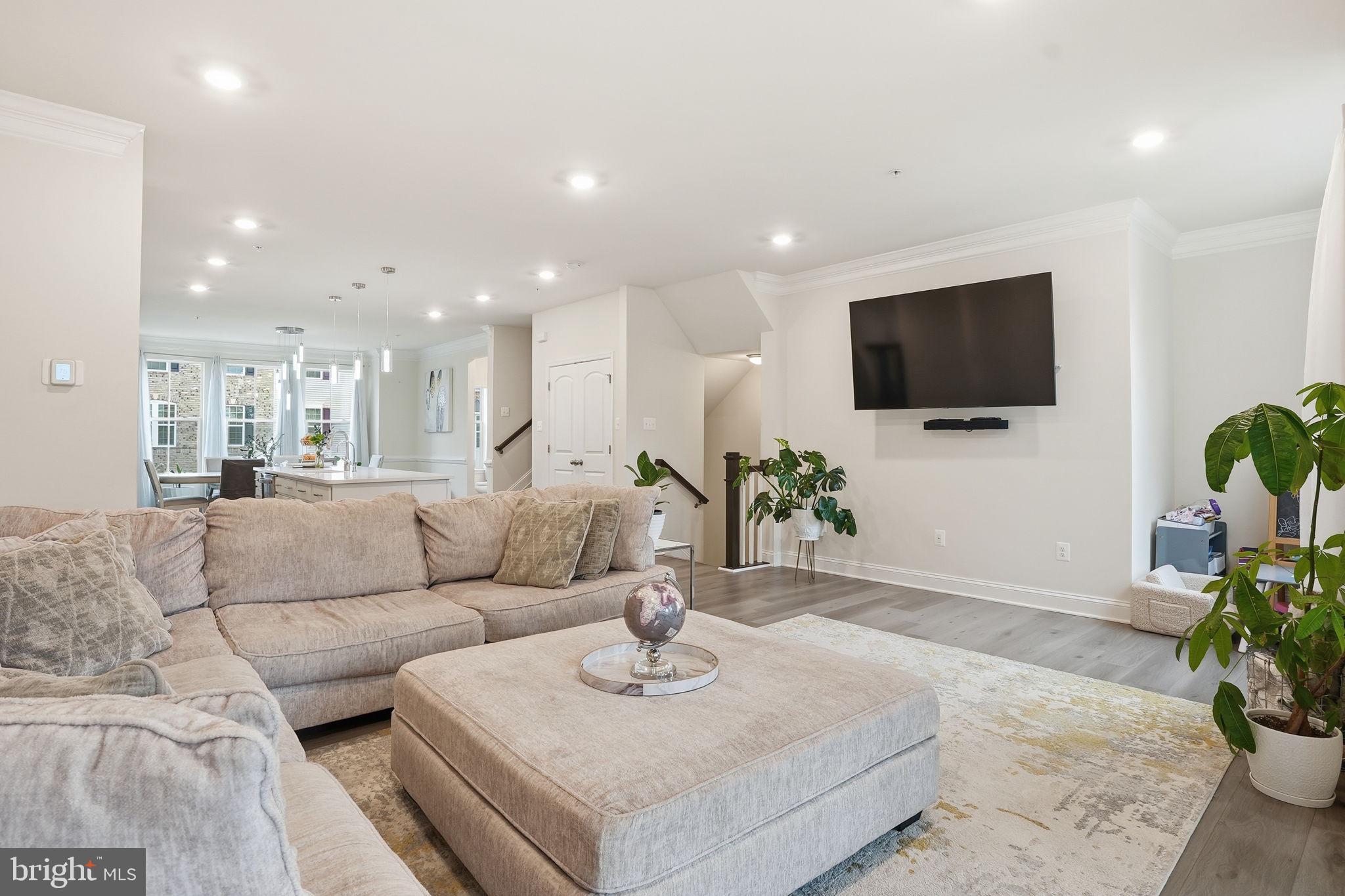 Real estate listing preview #8