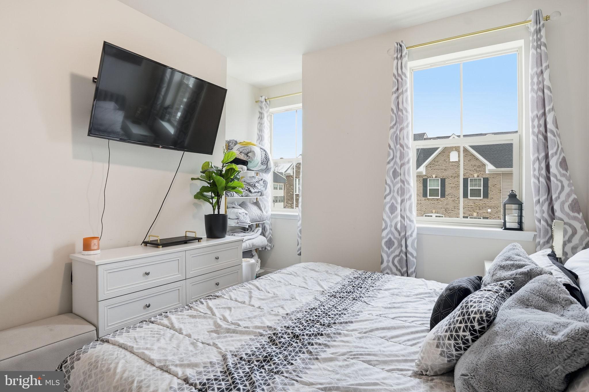 Real estate listing preview #24