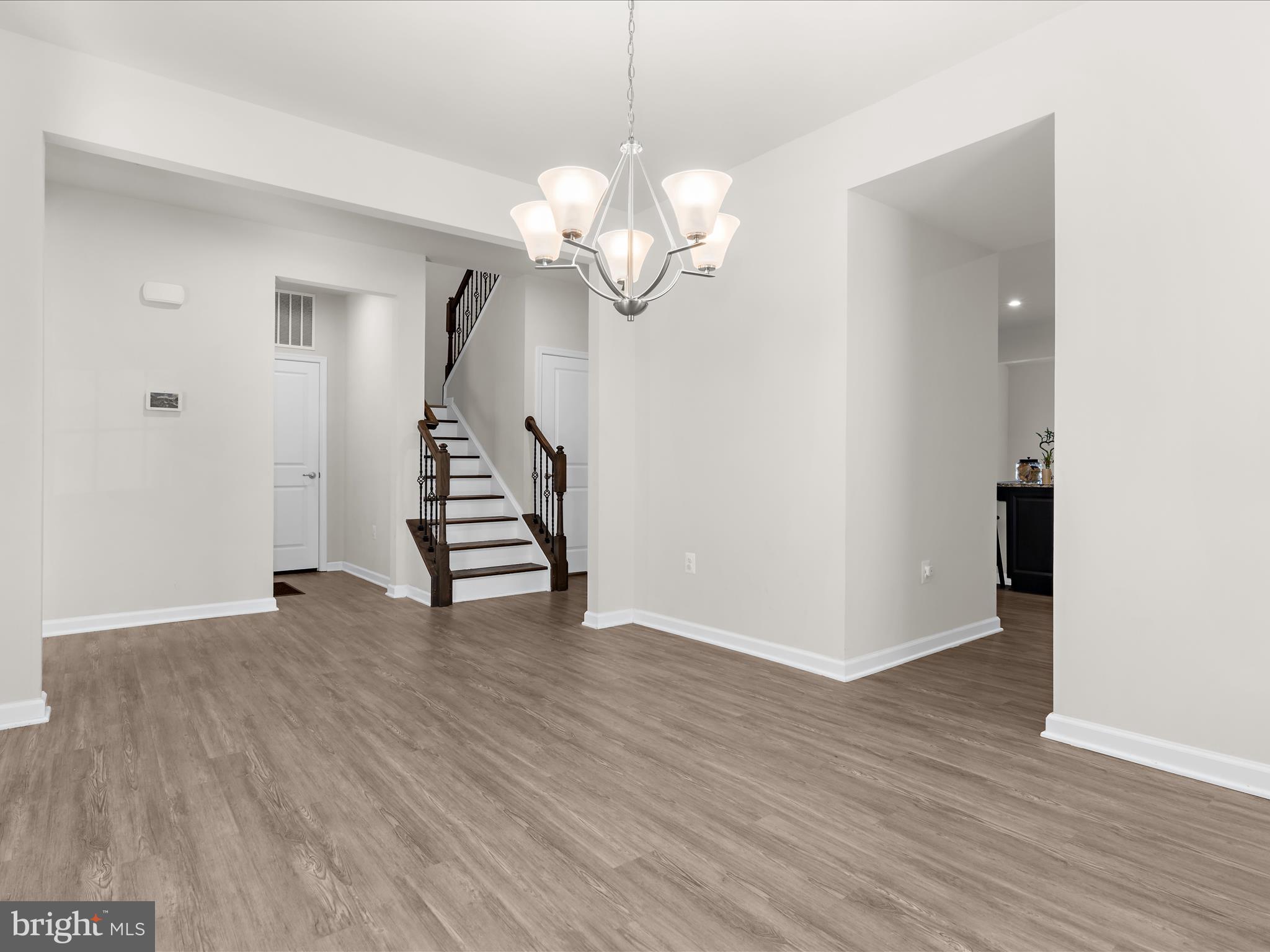 Real estate listing preview #6