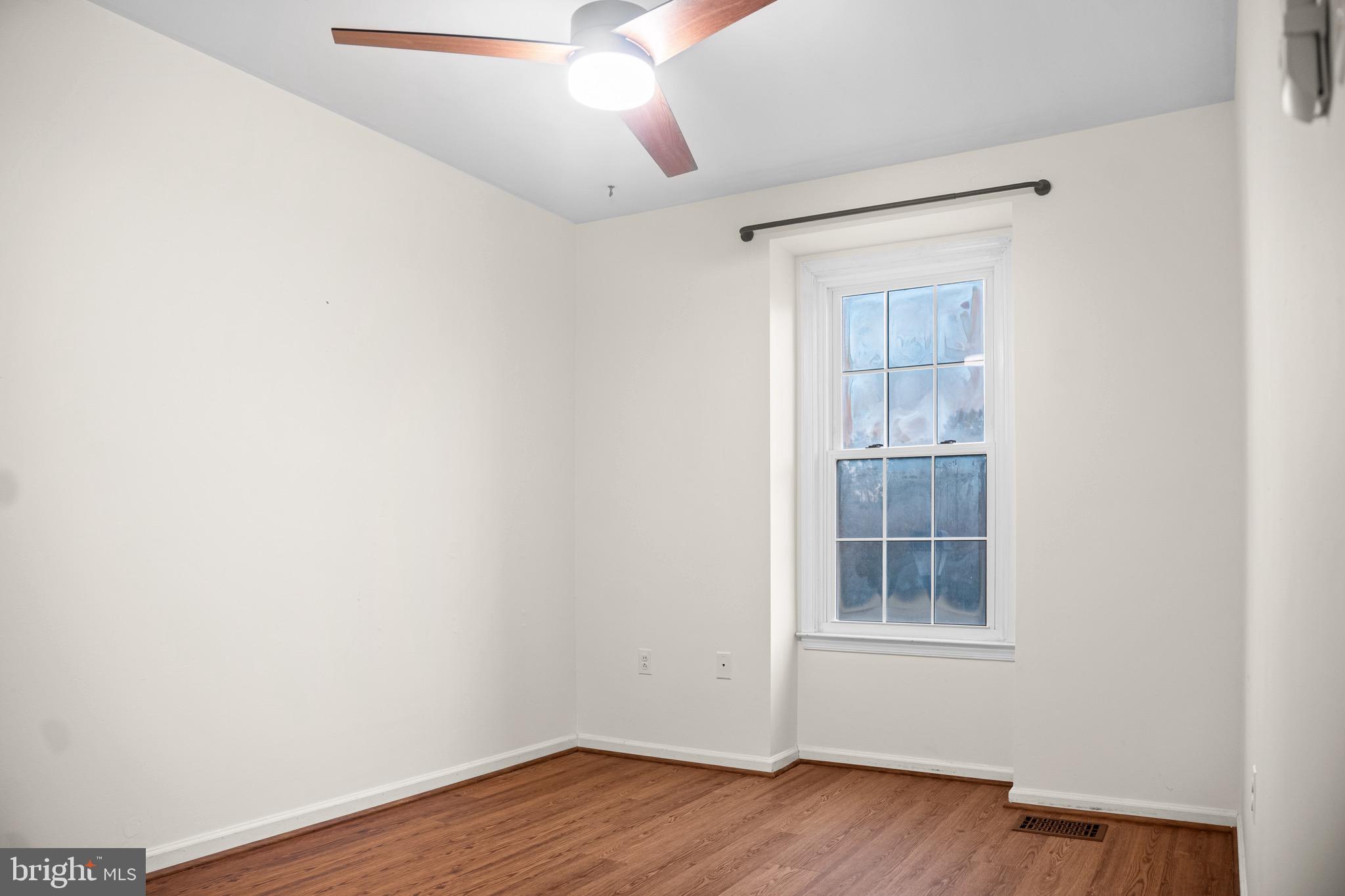 Real estate listing preview #11