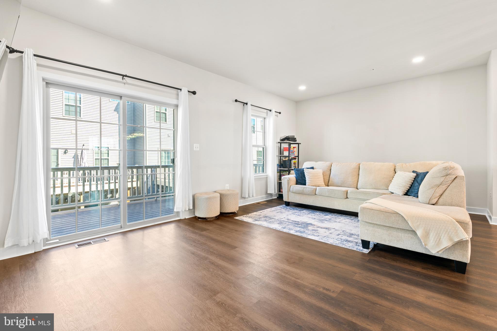 Real estate listing preview #8