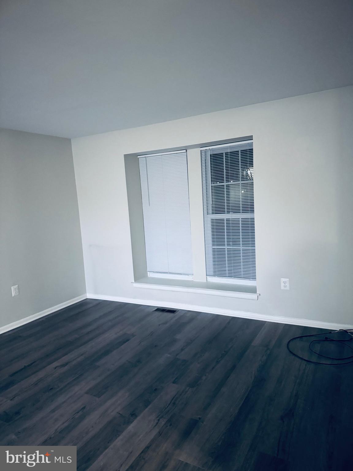 Real estate listing preview #6