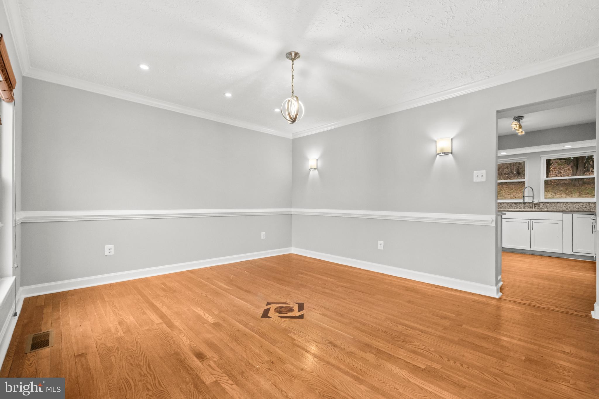 Real estate listing preview #11