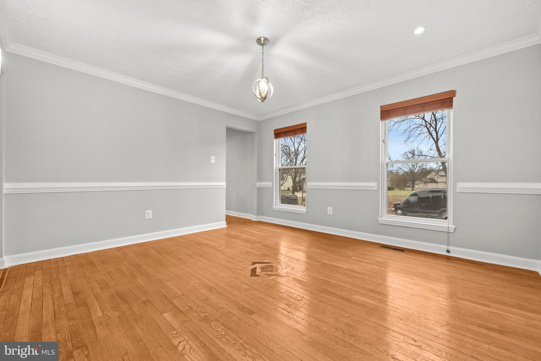 Real estate listing preview #12